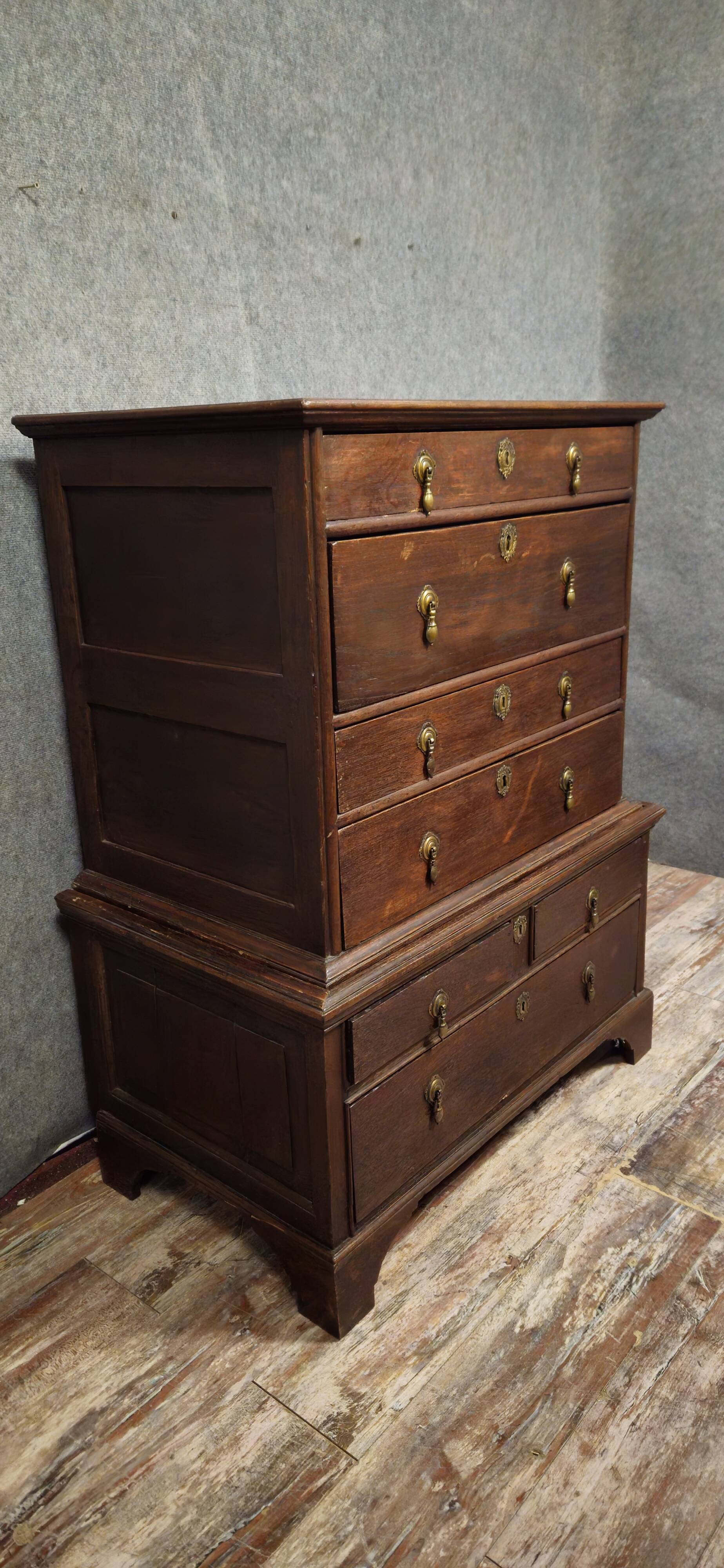 Cabinet - Commode  / chiffonnier ancien en bois massif, XIXᵉ siècle