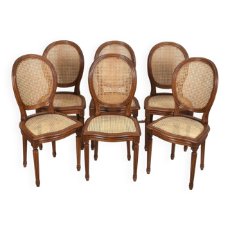 Medallion chairs in canework, carved wood.