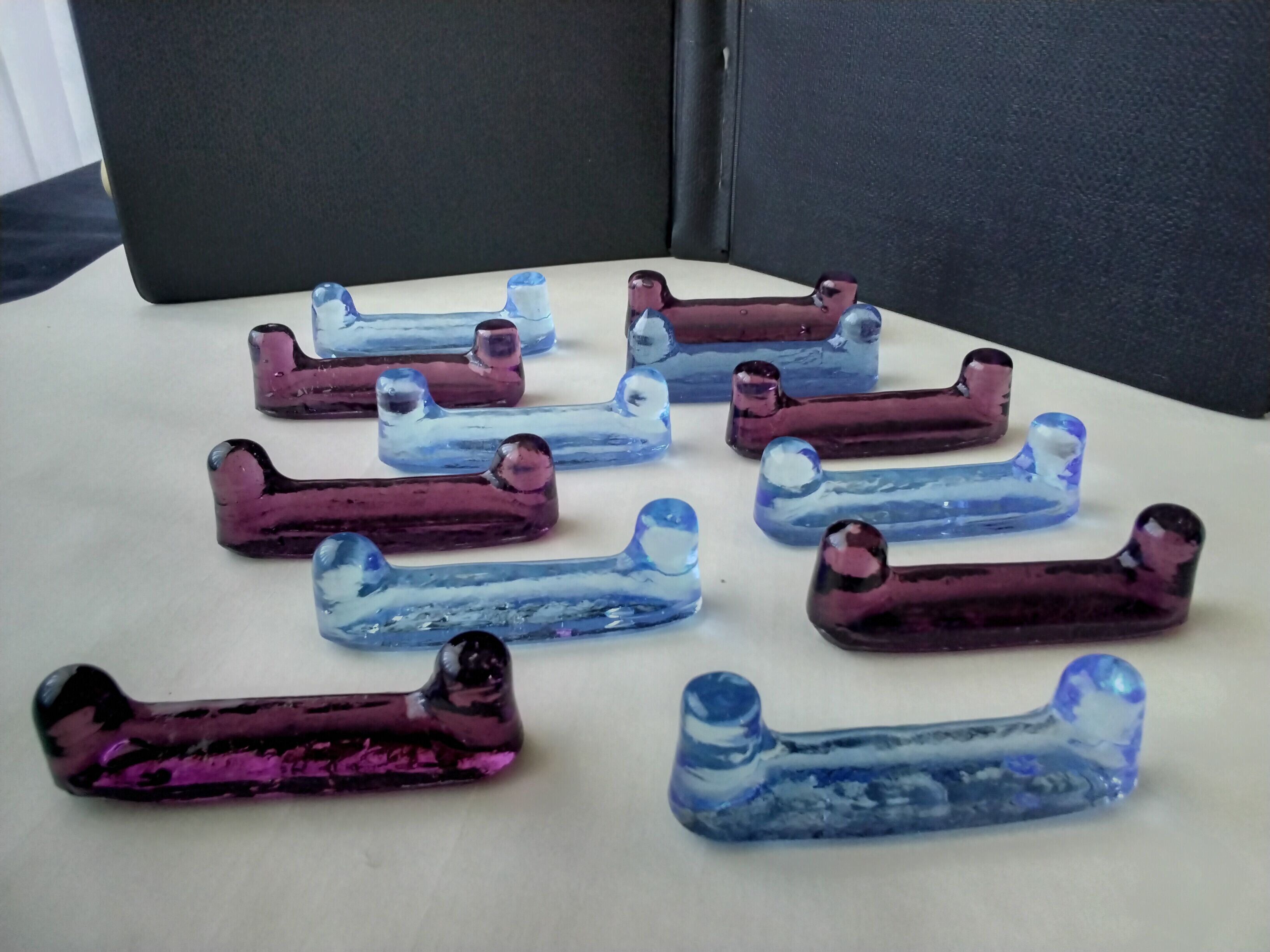 12 porte - couteaux en verre de 2 couleurs