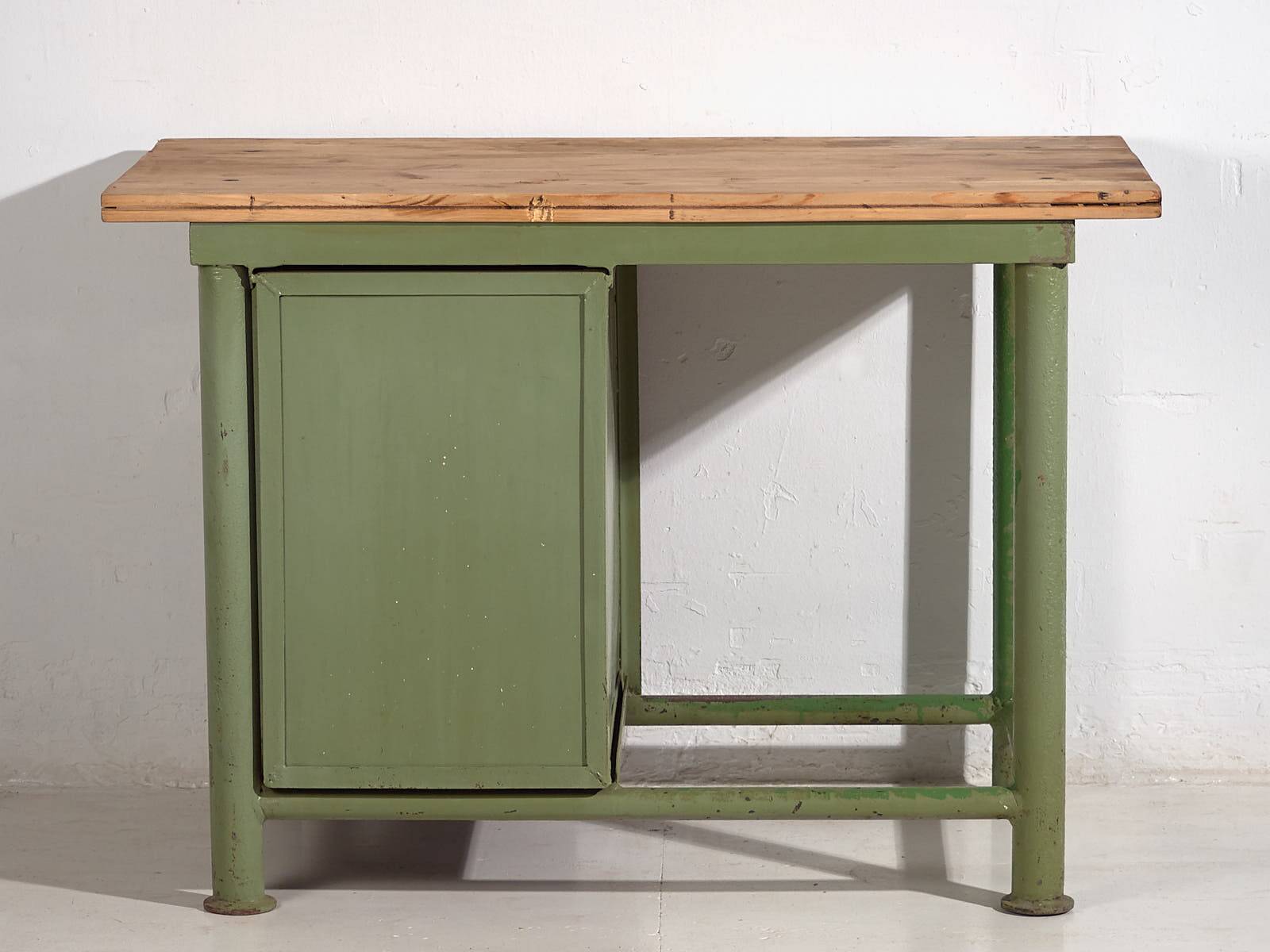 Bureau industriel vert (c.1960) #52