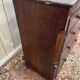 Commode en chêne et placage de noyer style anglais