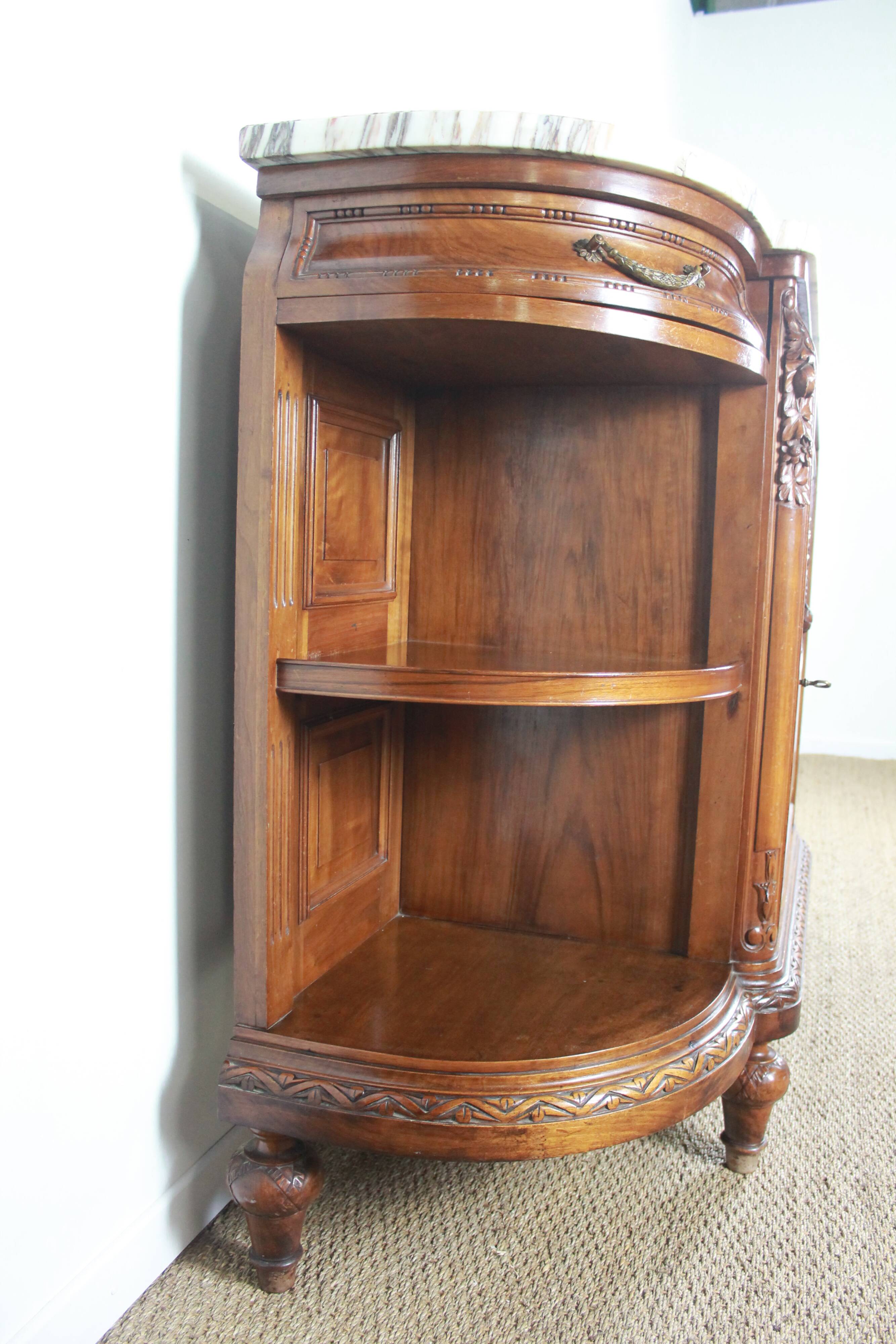 Half-moon shaped serving trolley