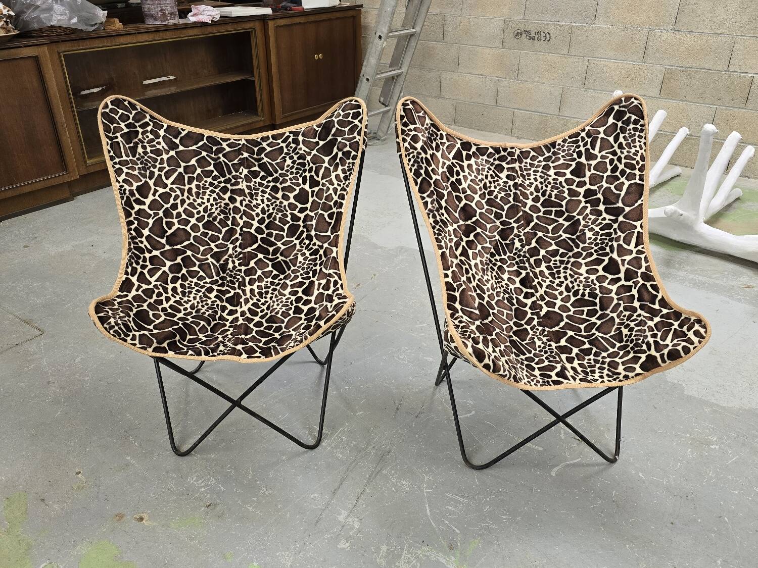 AA butterfly armchairs 1950 Airborne