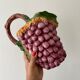 Pichet - carafe vintage en barbotine en forme de raisin