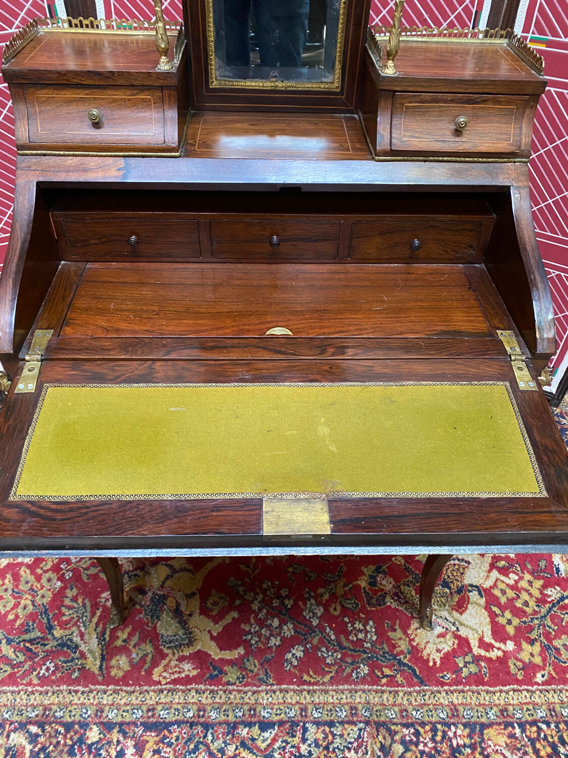 Wriitng desk laiding Louis XV style with secret compartment
