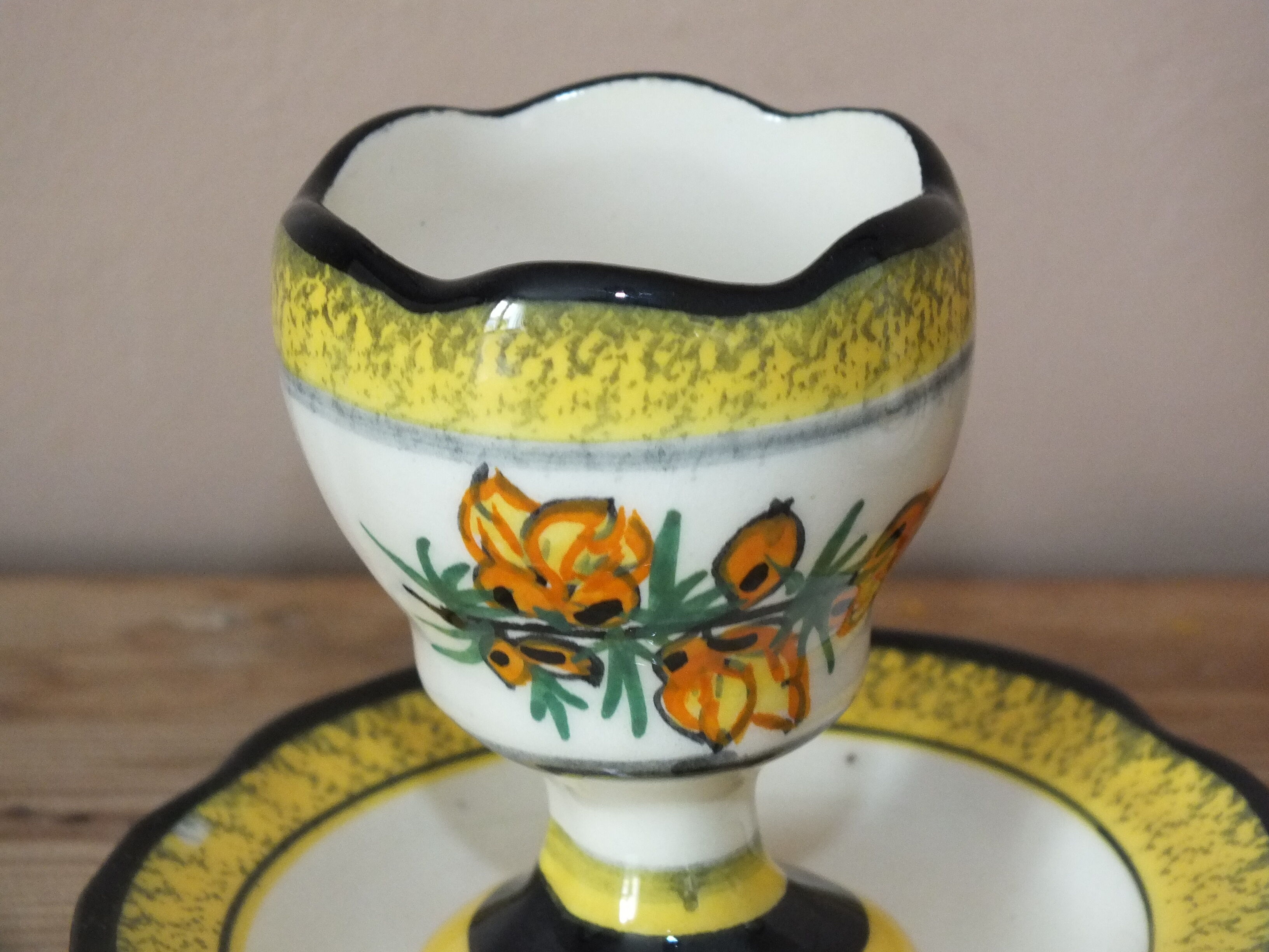 Set of 2 cockroaches on pedestal Henriot Quimper