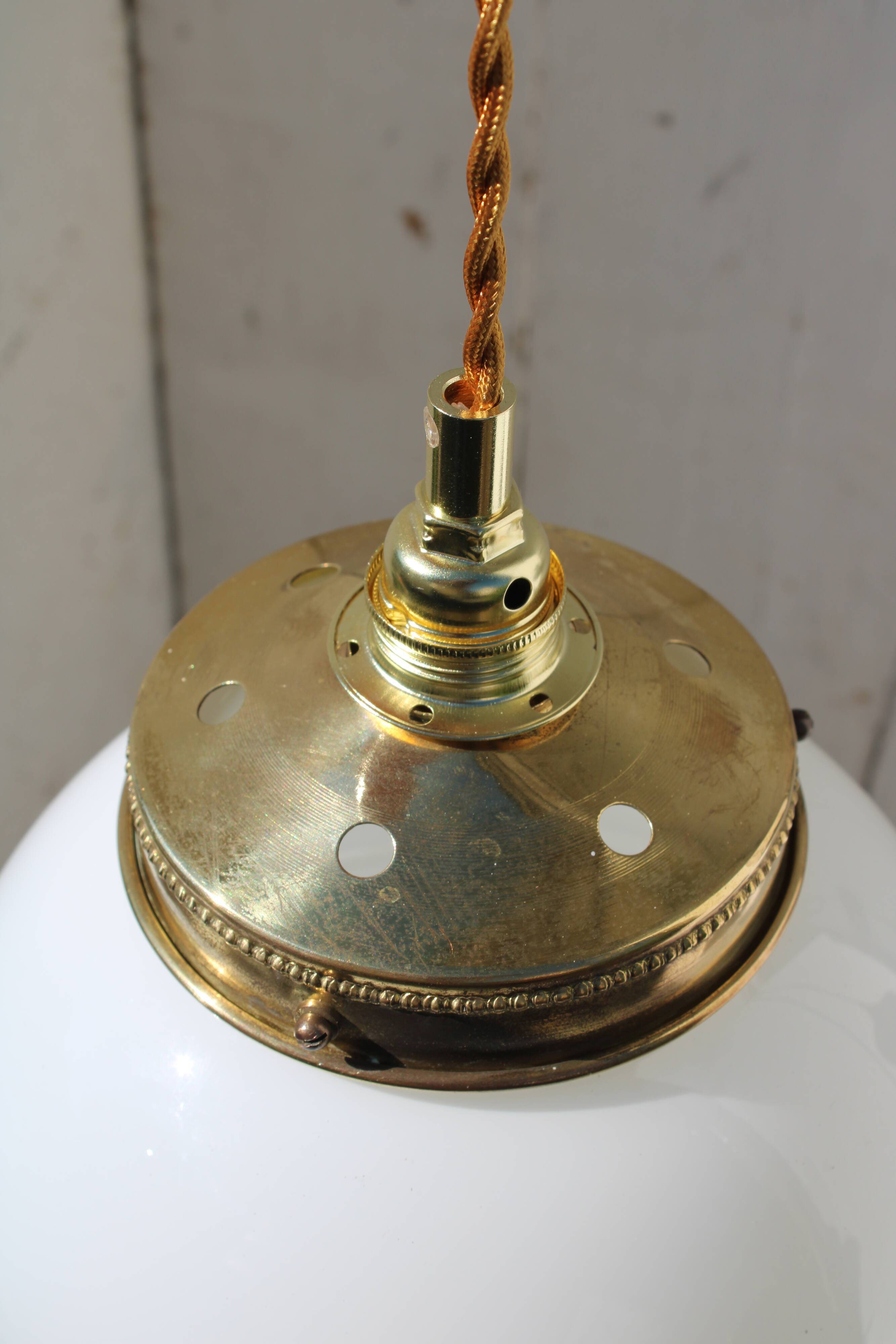 White and brass opaline globe suspension