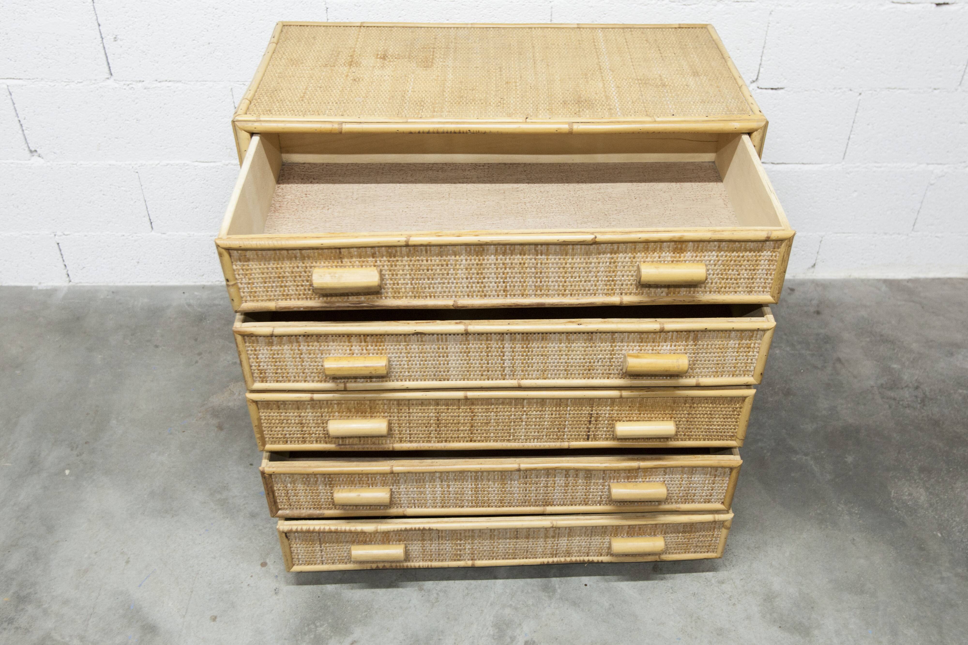 Rattan chest of drawers with 5 drawers from the 1970s.
