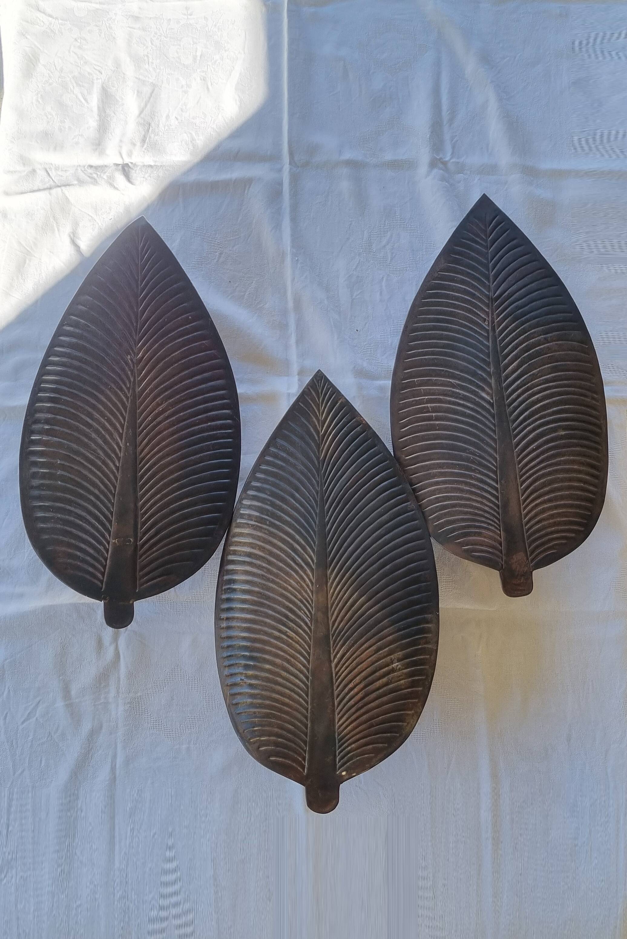 Wall decoration leaves