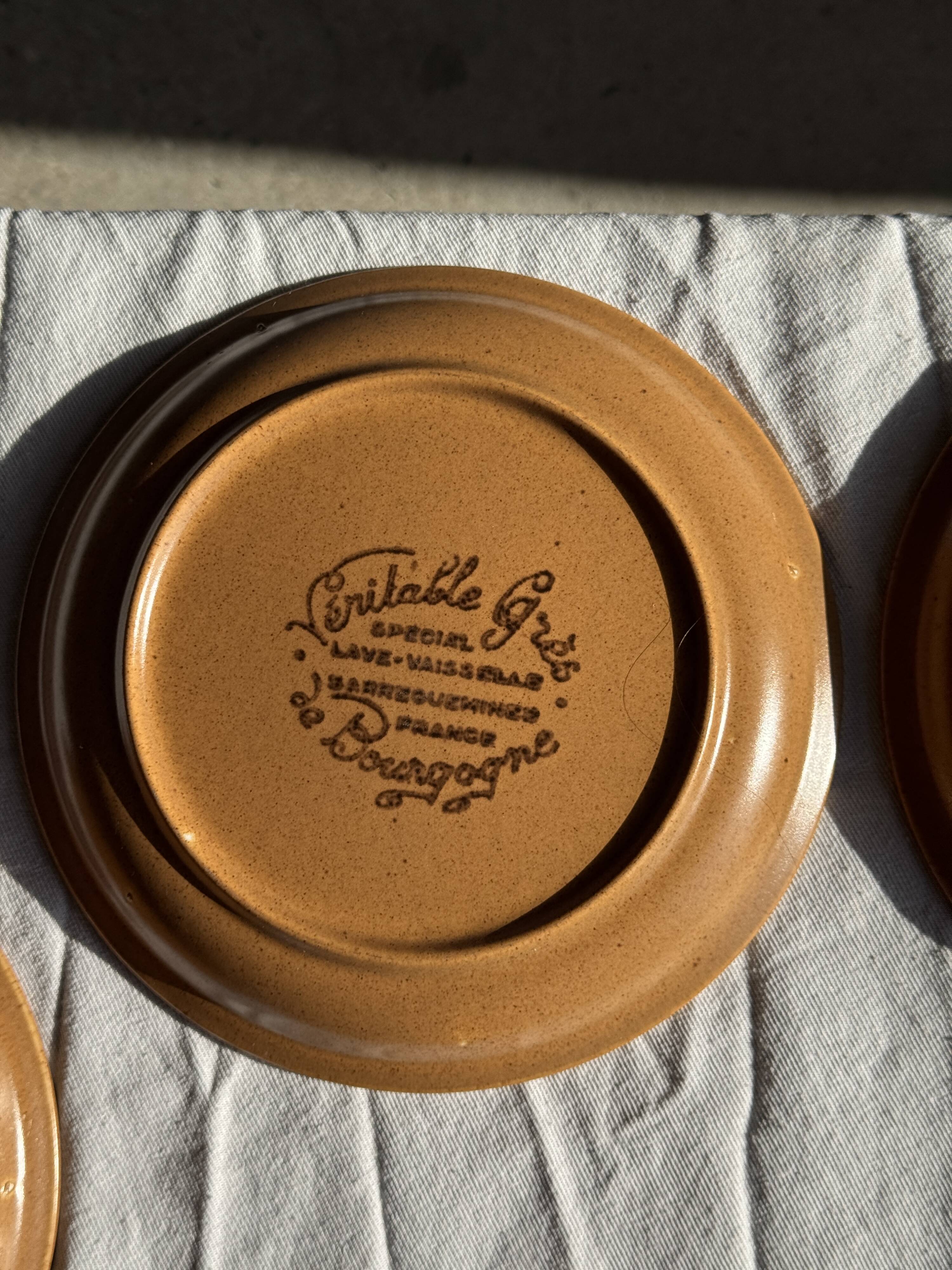 Set of 11 small dessert plates in brown-striped stoneware from Sarreguemines.