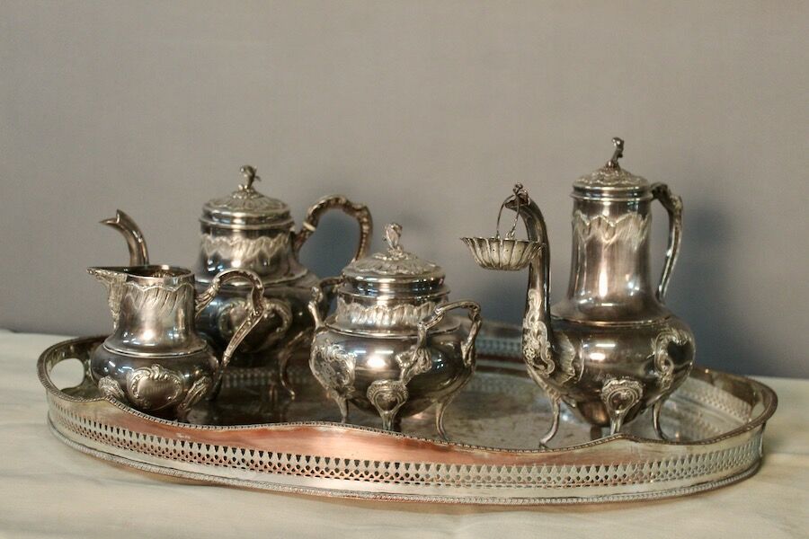 Coffee or tea service monogrammed cr silver metal