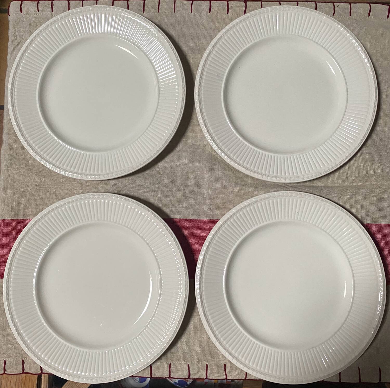 Set of 4 Wedgwood dinner plates