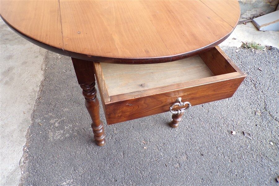 Beautiful table in solid mahogany with drawer components