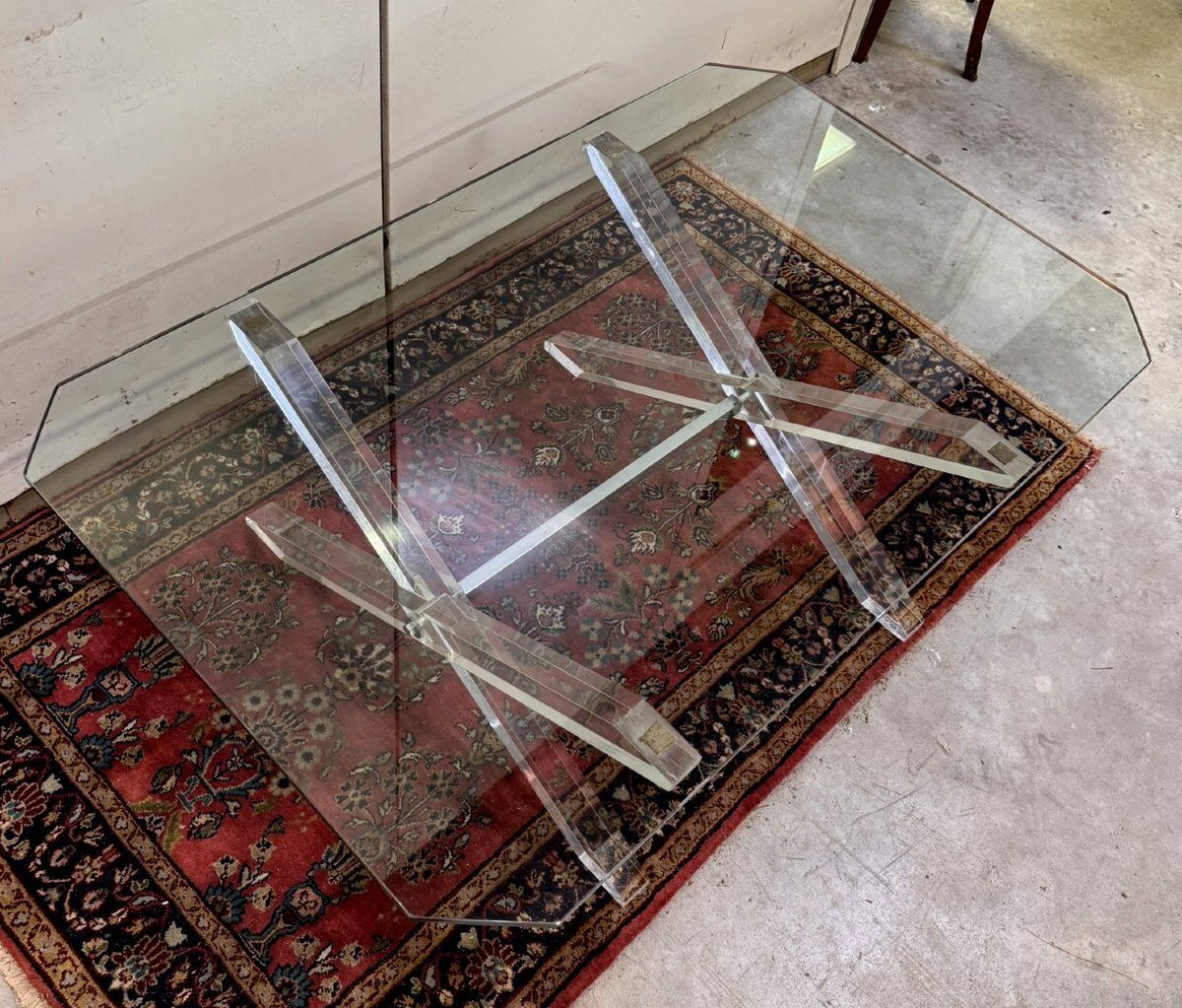 Designer coffee table in glass with an altuglass base.