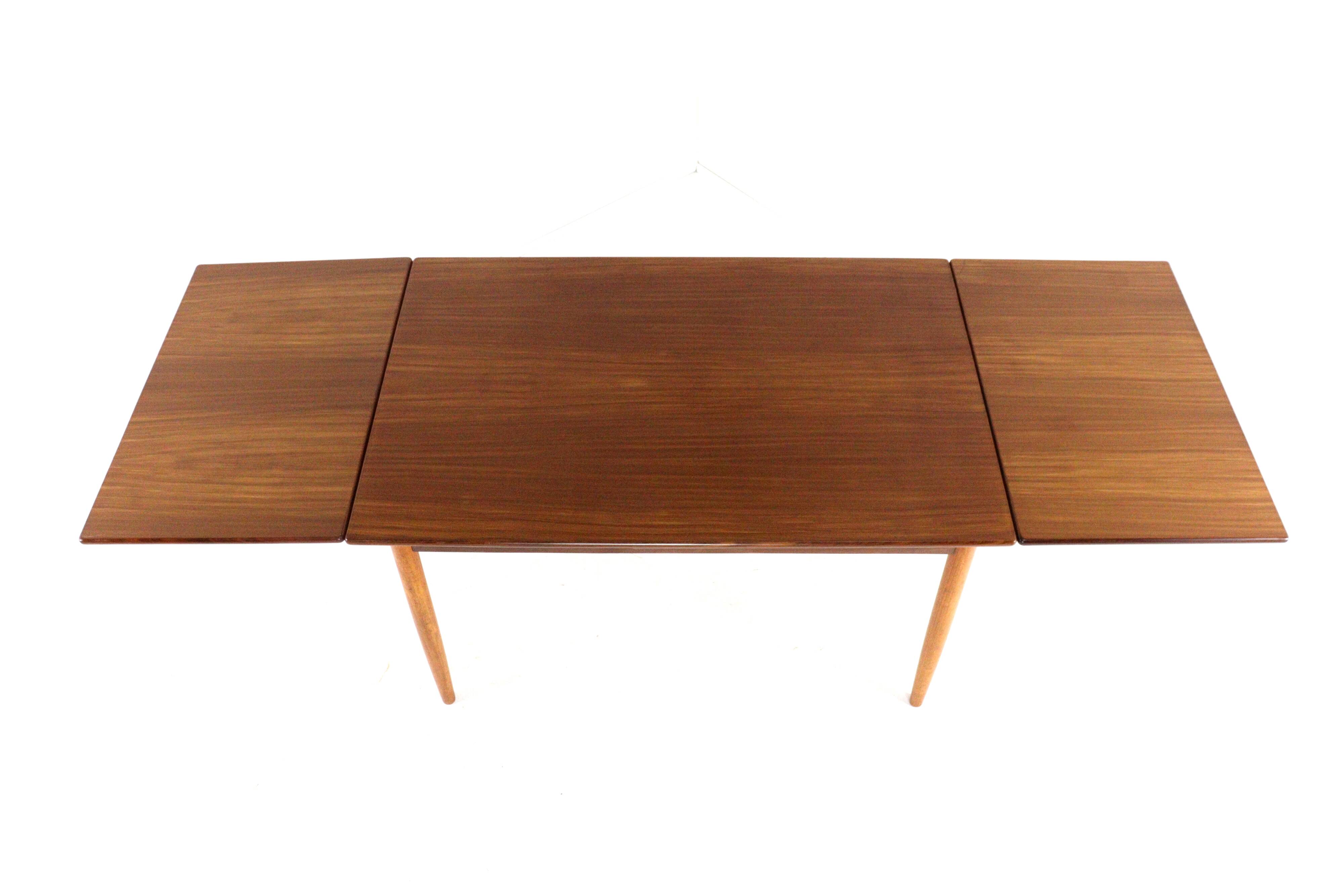 Rectangular extendable dining table 'Kaerum' - mid century modern