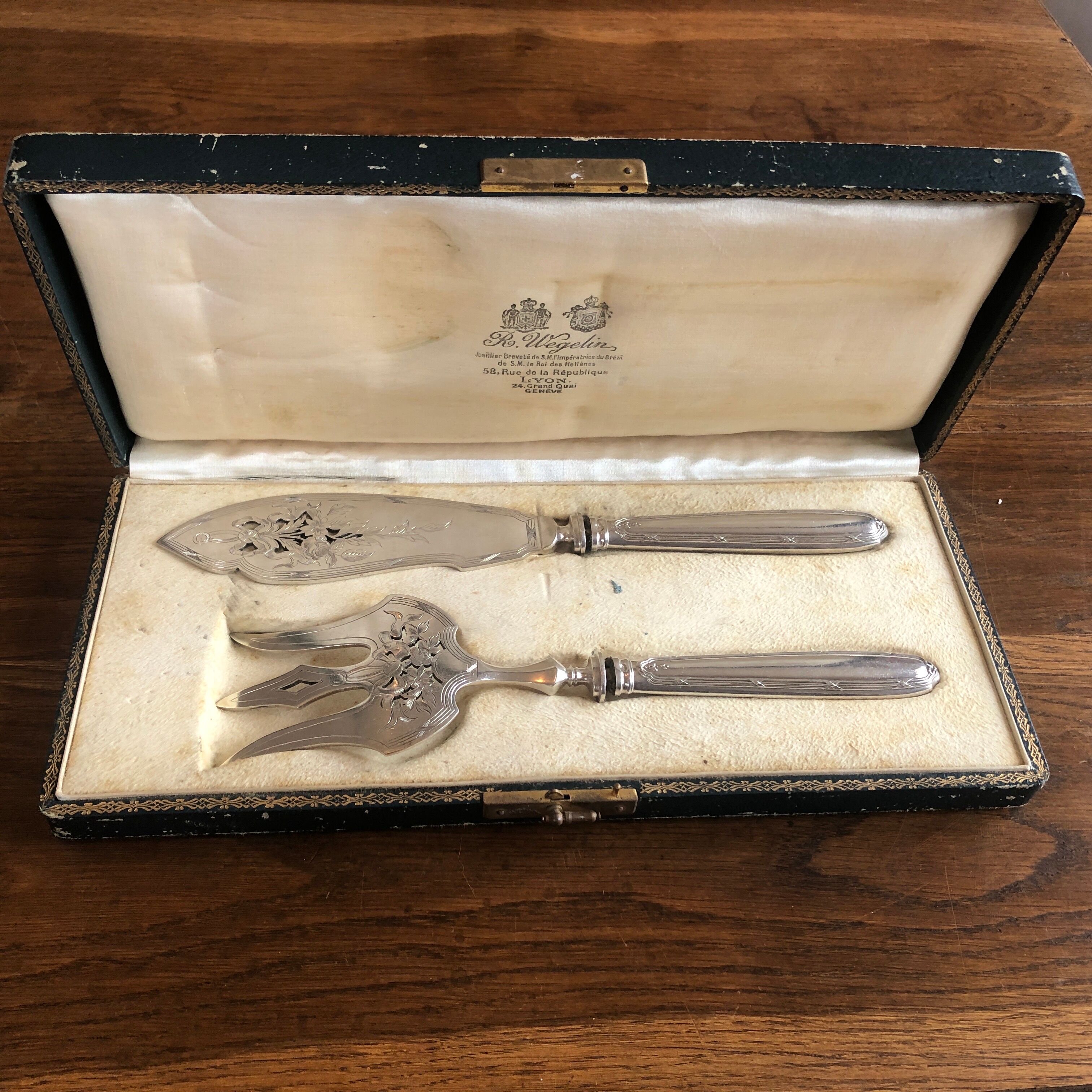Cutlery serving fish silverware