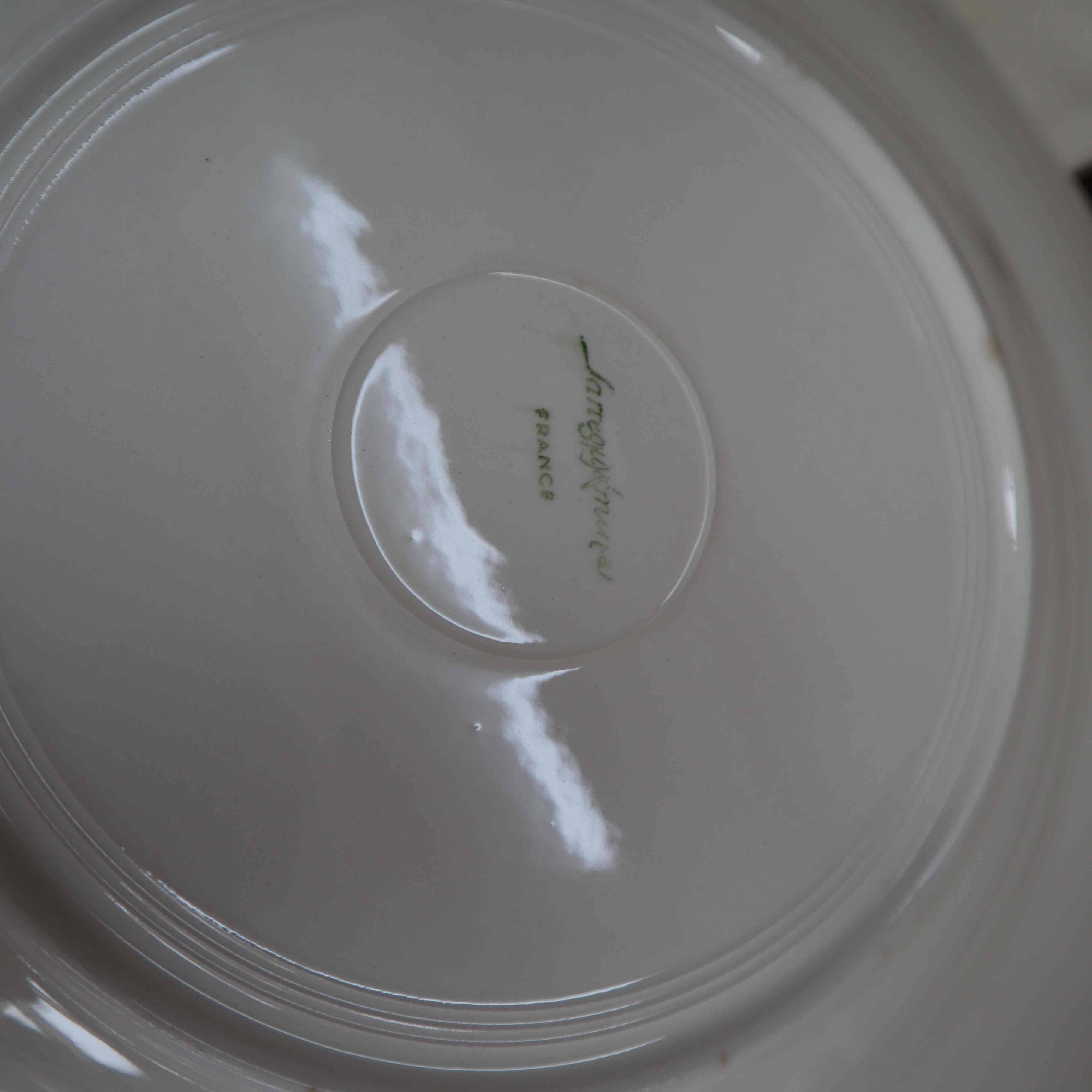 Set of 5 Sarreguemines flat plates in cream color