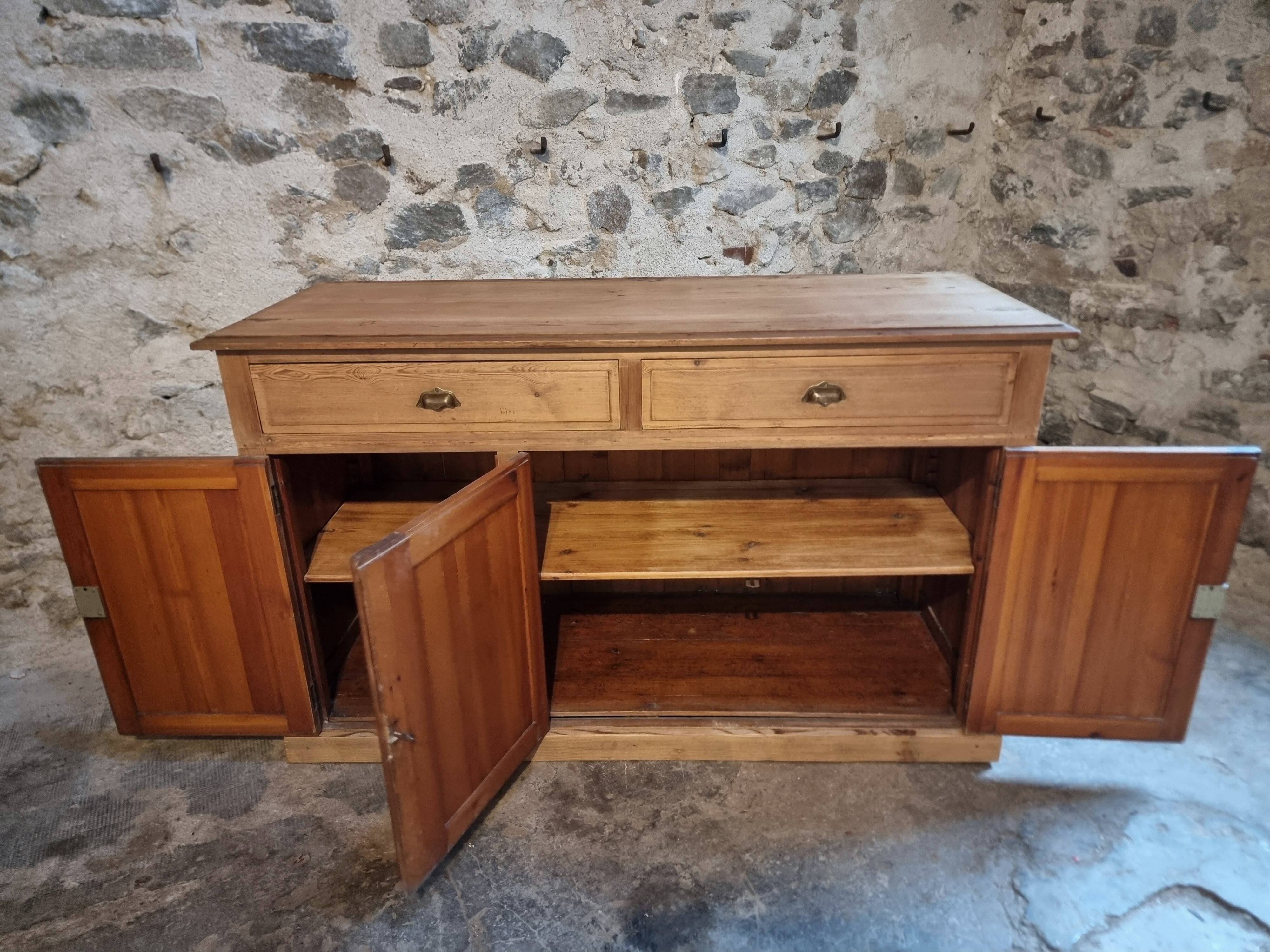 Buffet rustique français années 1920 – Buffet en pin ancien – Îlot de cuisine – Meuble de rangement 3 portes