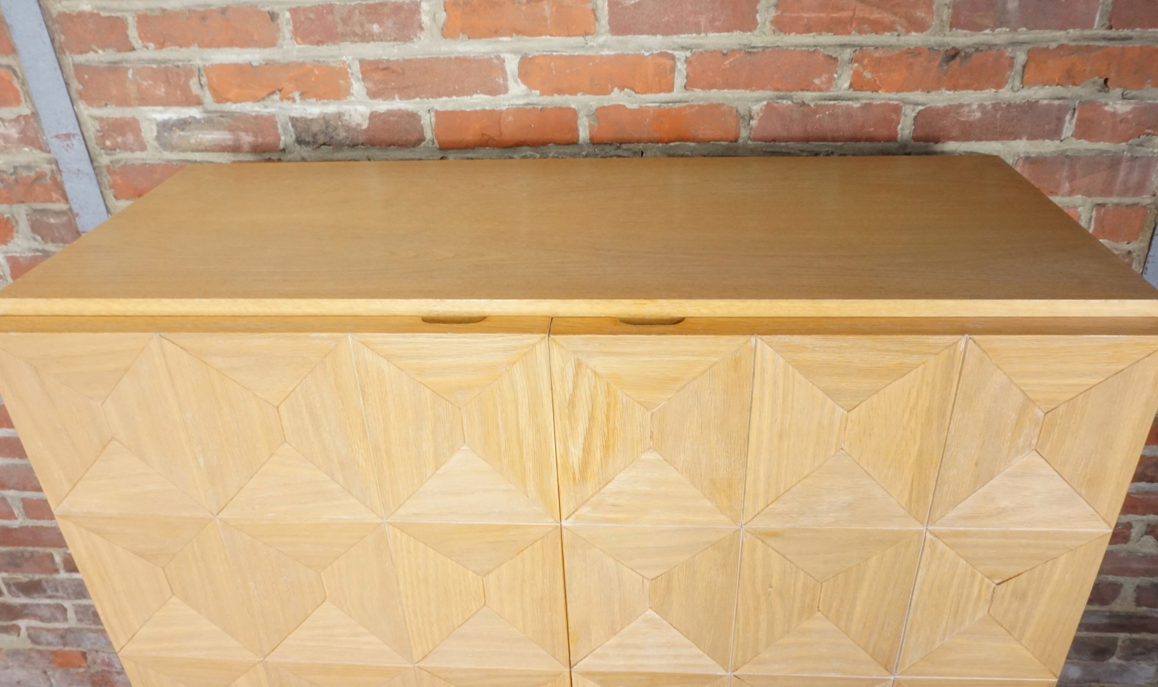 Buffet bar brutaliste De Coene