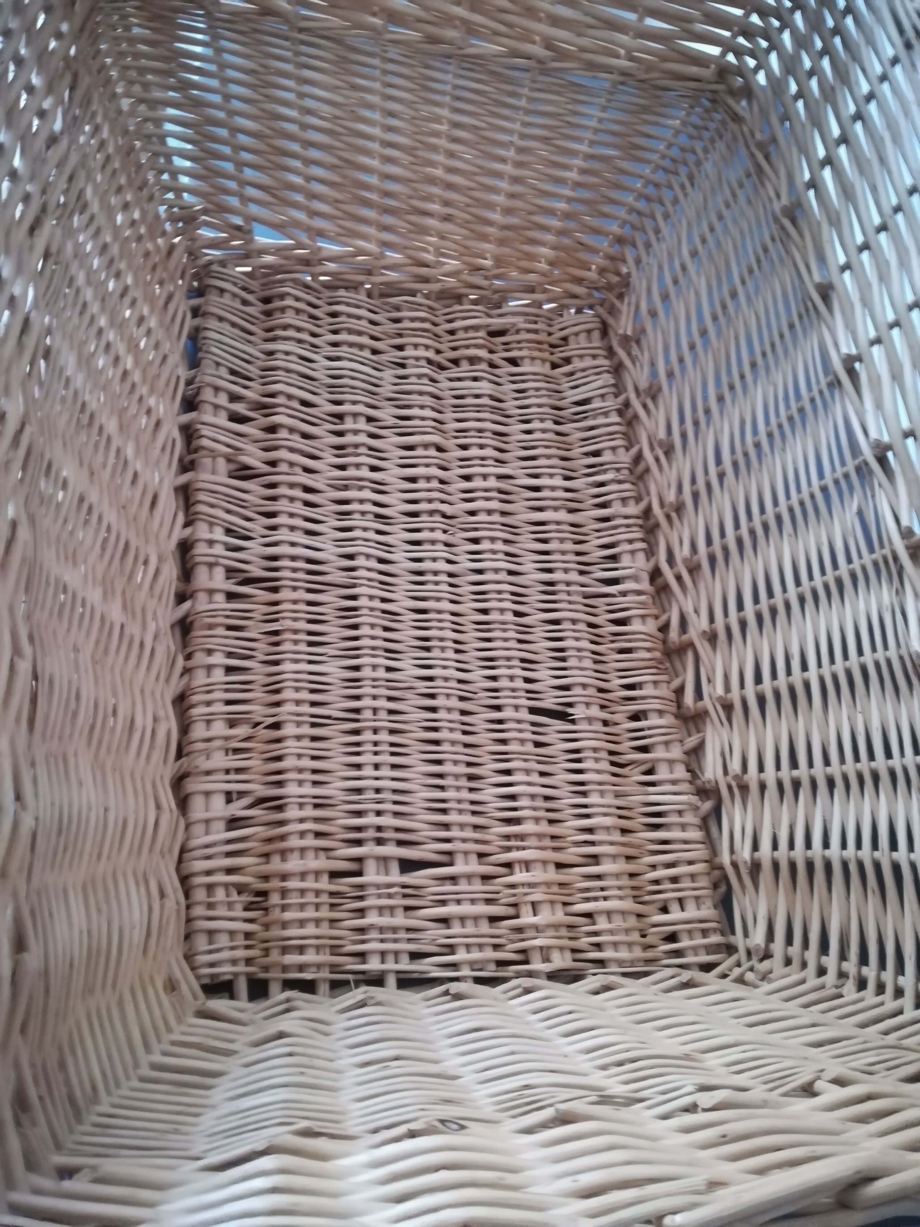Wicker laundry basket