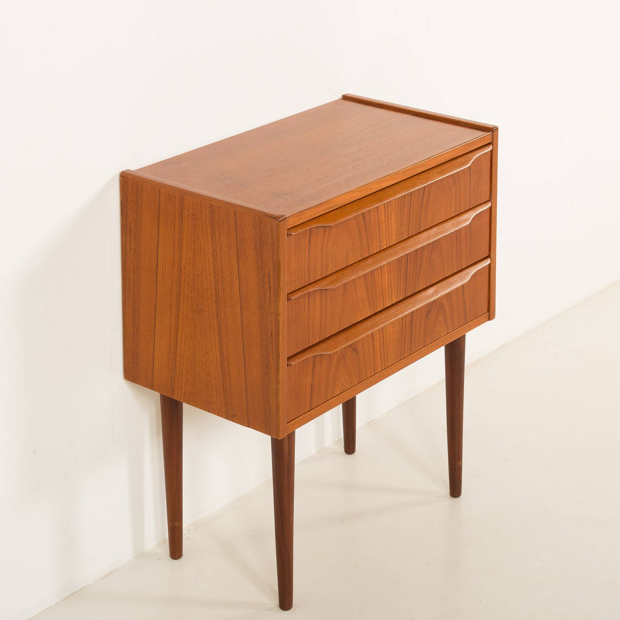 Meuble d'entrée en teck danois avec commode et miroir, années 1960.
