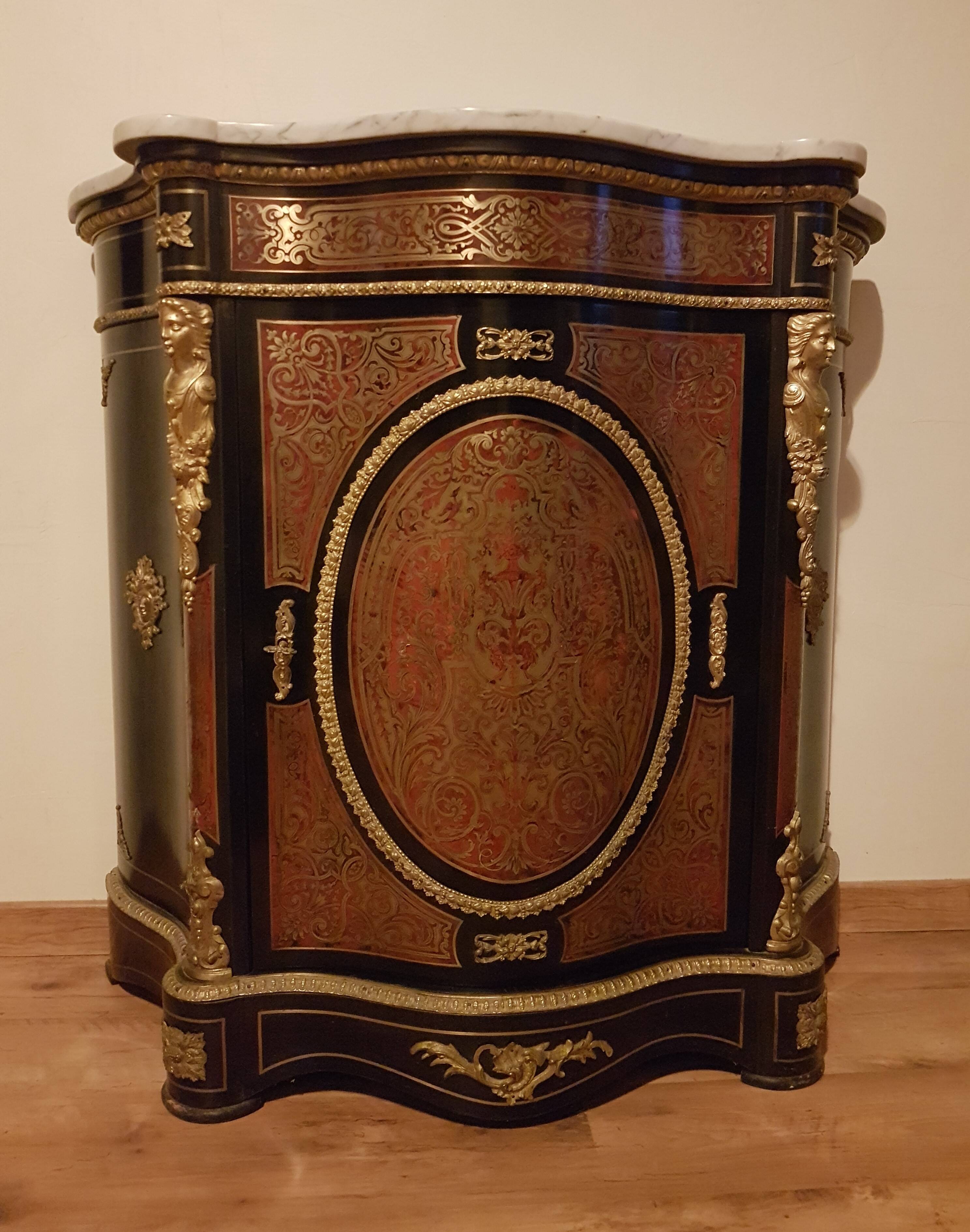 Authentic chest of drawers