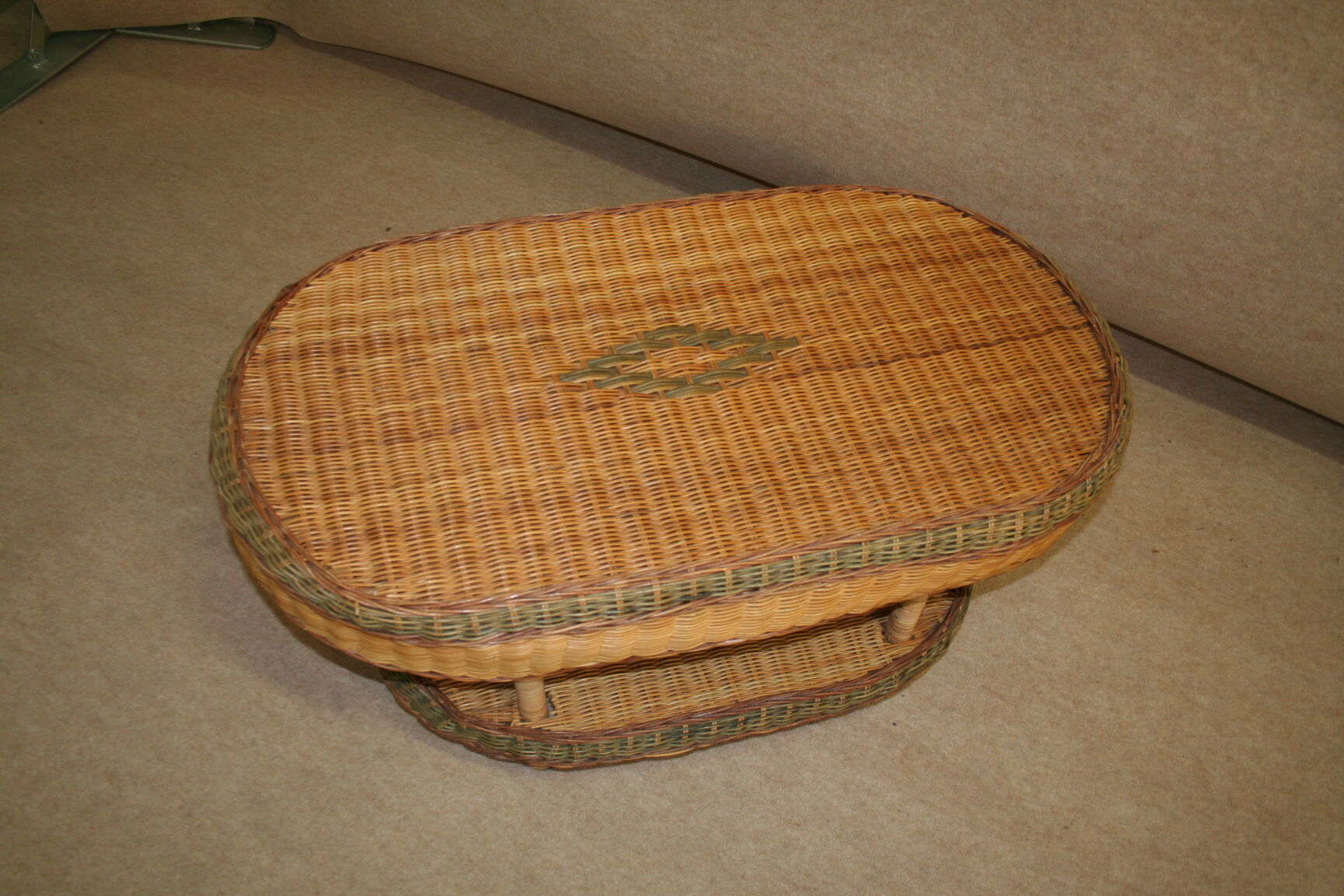 Table low rattan