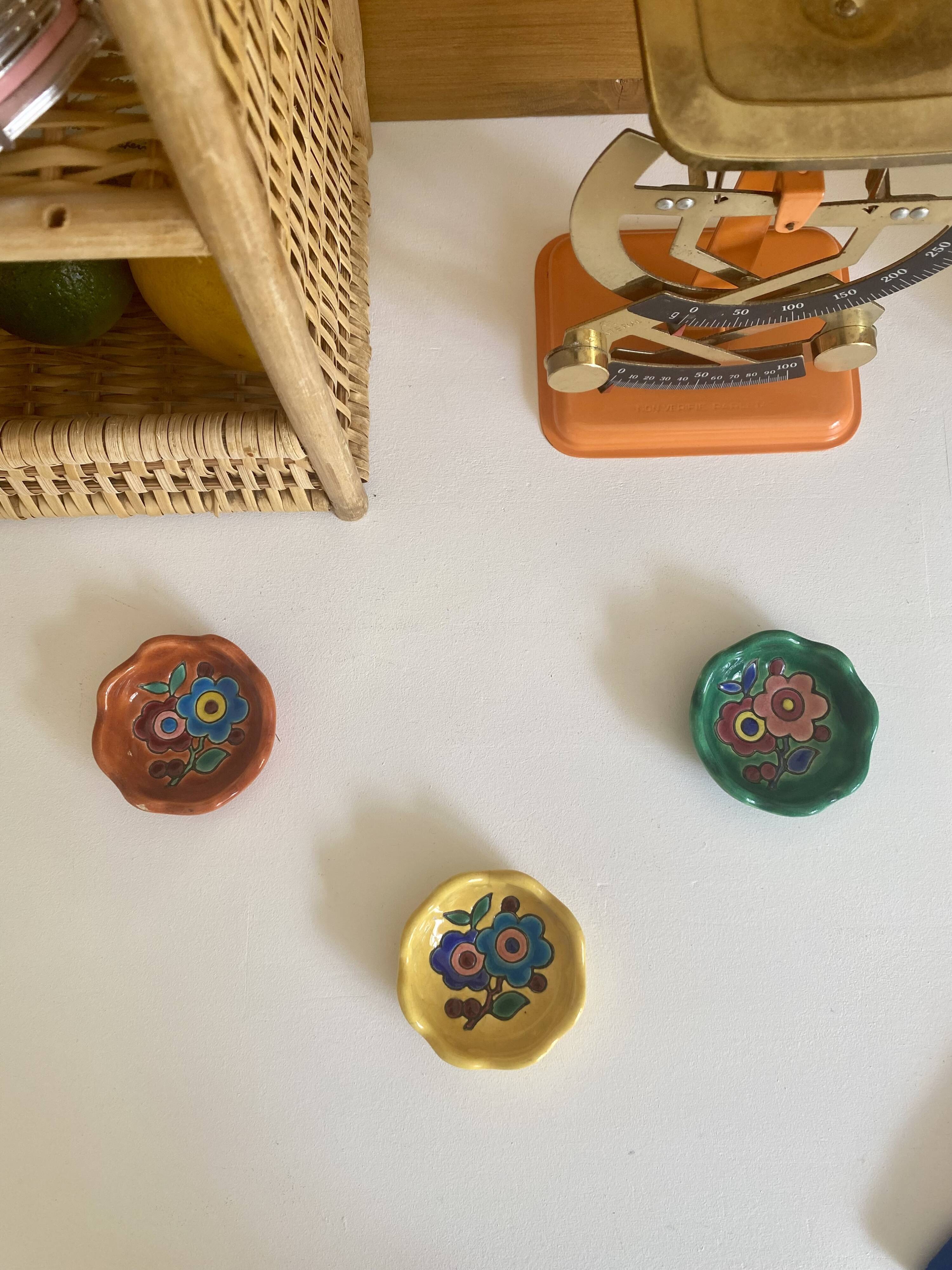 Trio of empty cups Longwy pocket