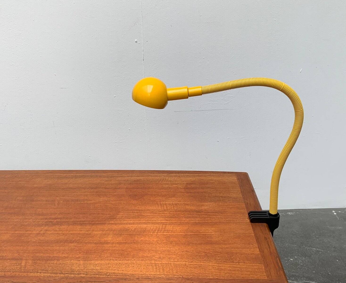 Vintage Italian space age table lamp Hebi by Isao Hosoe for Valenti Luce.