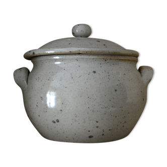 Ceramic pot with sandstone lid