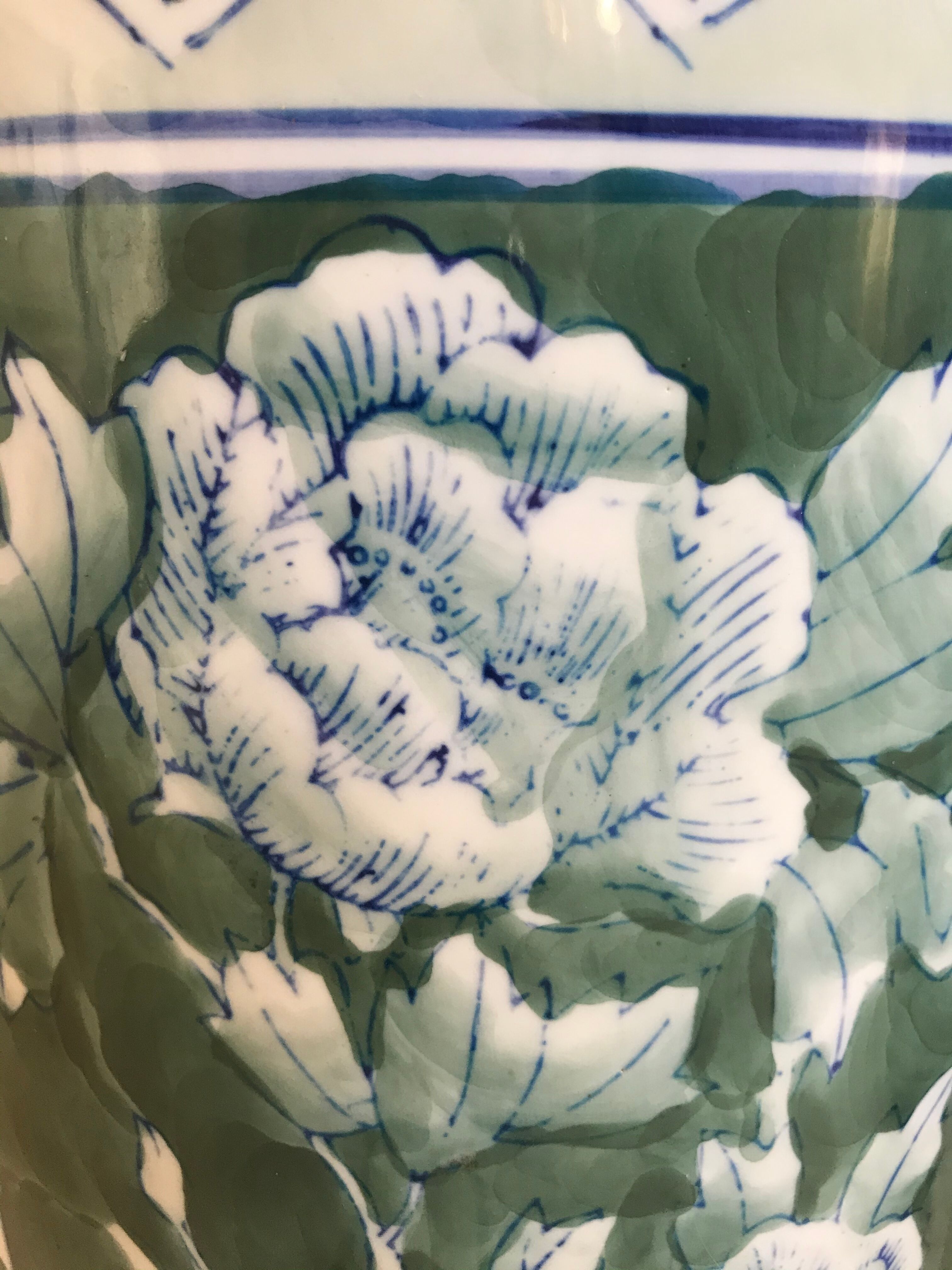 Porcelain roller umbrella holder