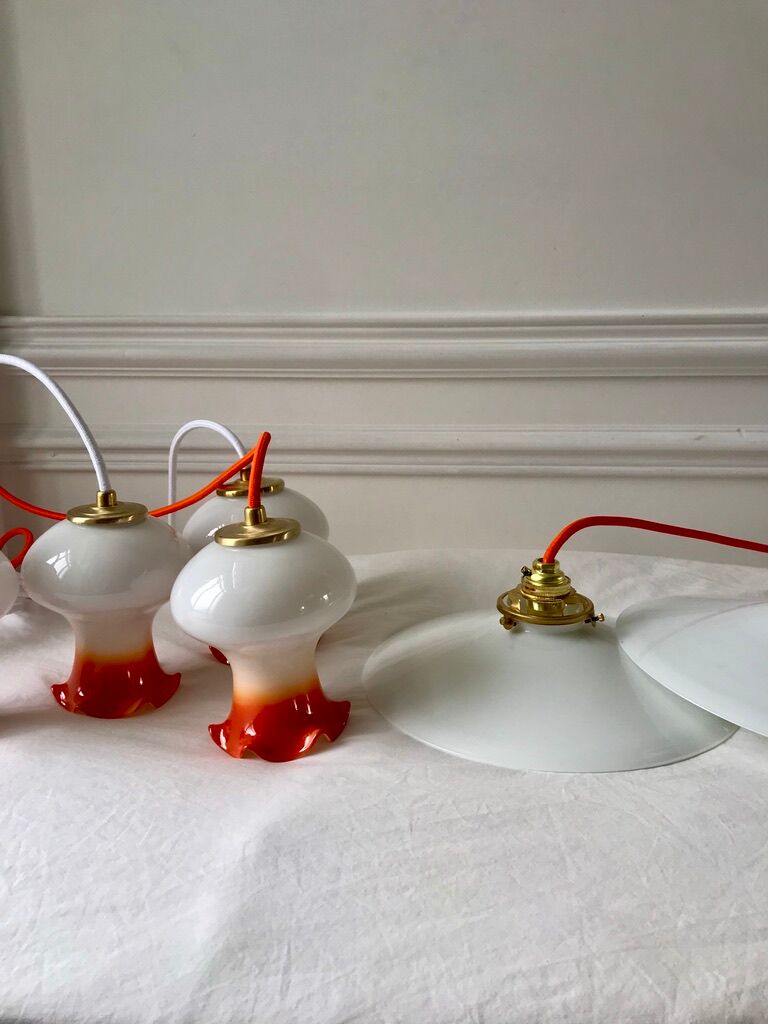 Pair of orange opaline tulips gradient white thread 70s