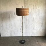 Mid-Century brown wooden and metal floor lamp, large diameter woven lampshade from the 1950s.