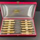 Coffret 12 couteaux inox corne art déco
