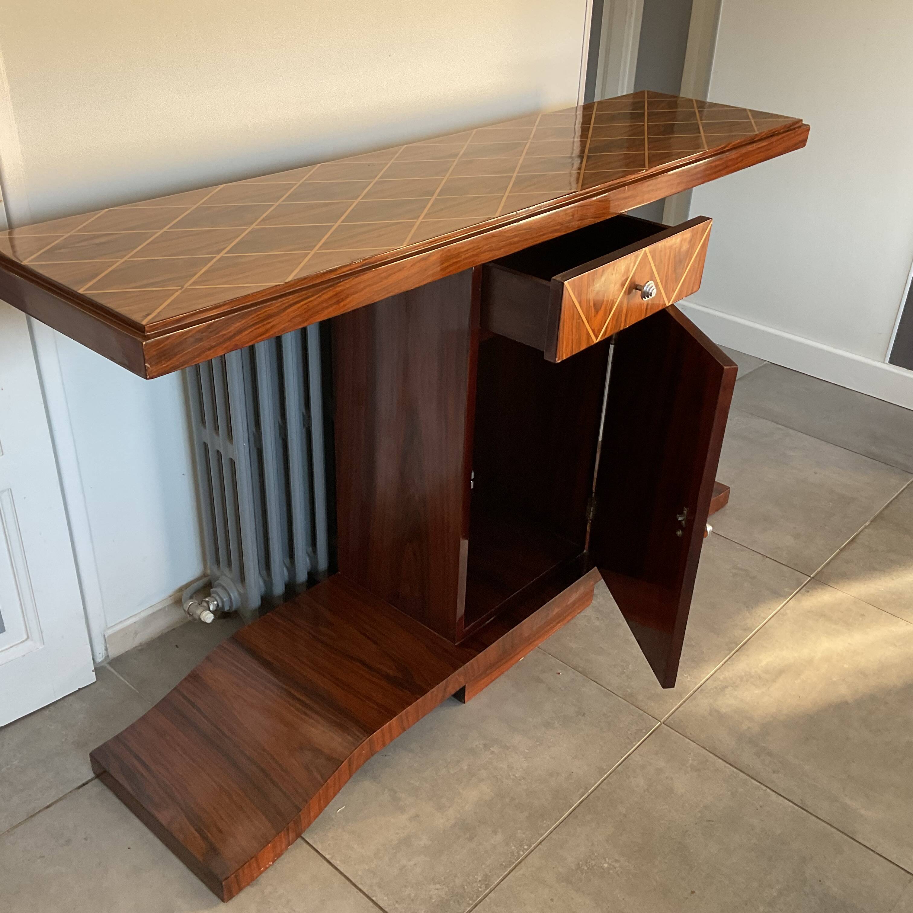 Art Deco console in excellent condition