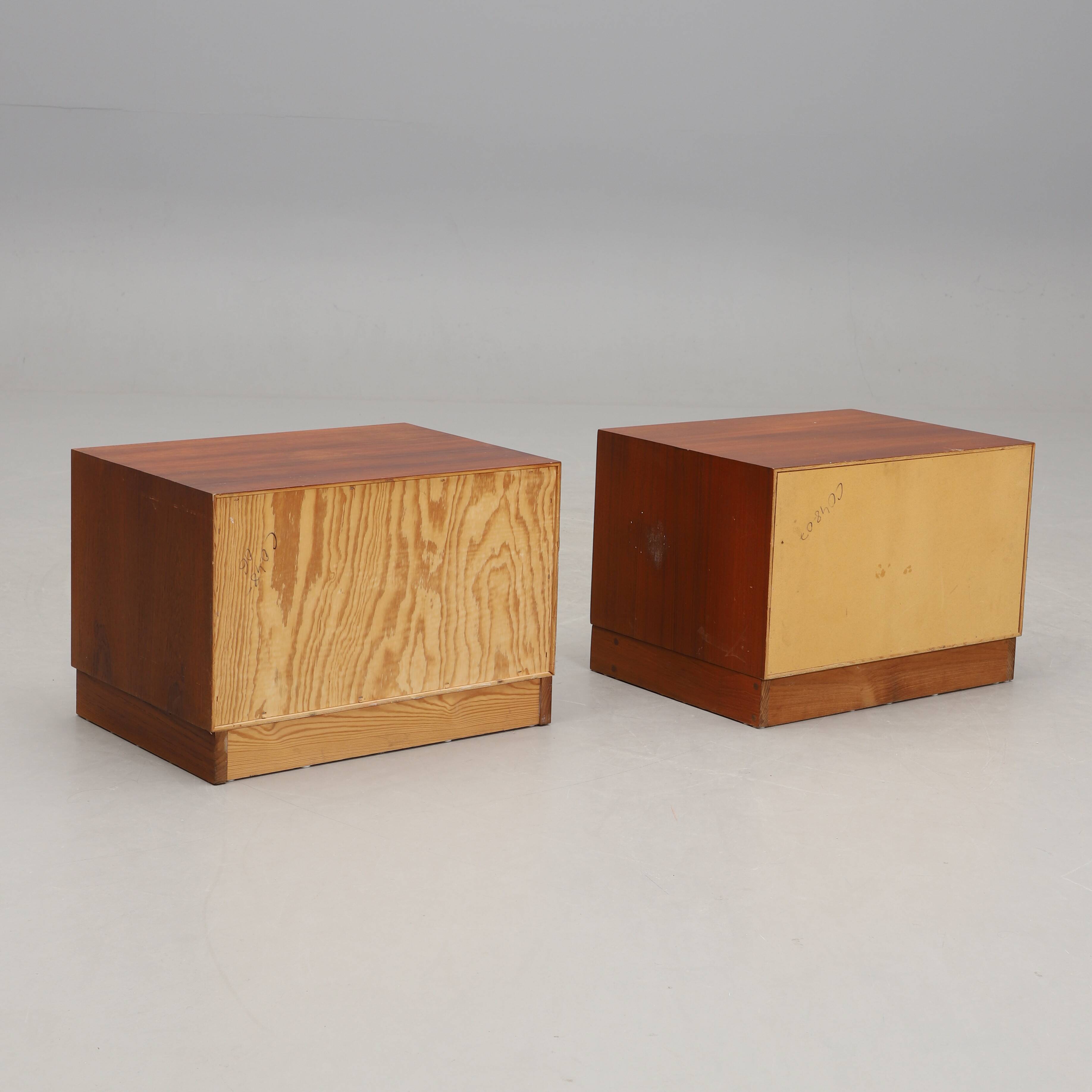 2 small chests of drawers / bedside tables - Sweden 70s/80s