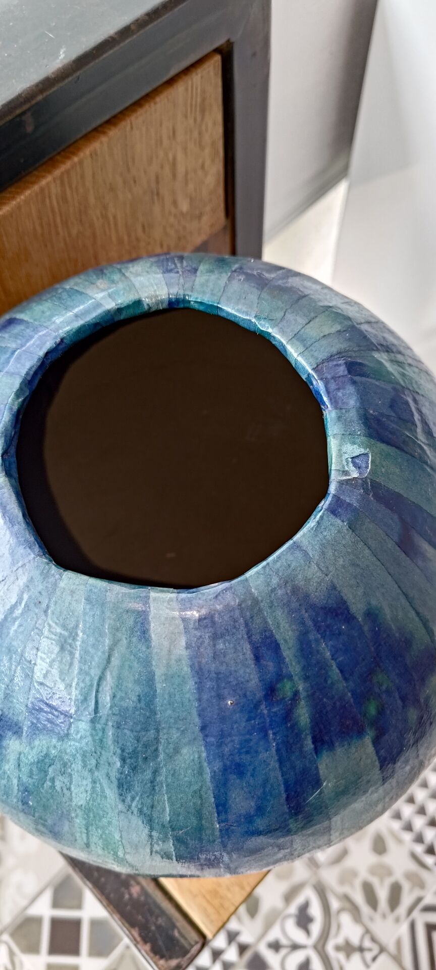 Vase boule carton bouilli