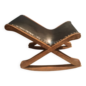 Repose pieds basculant