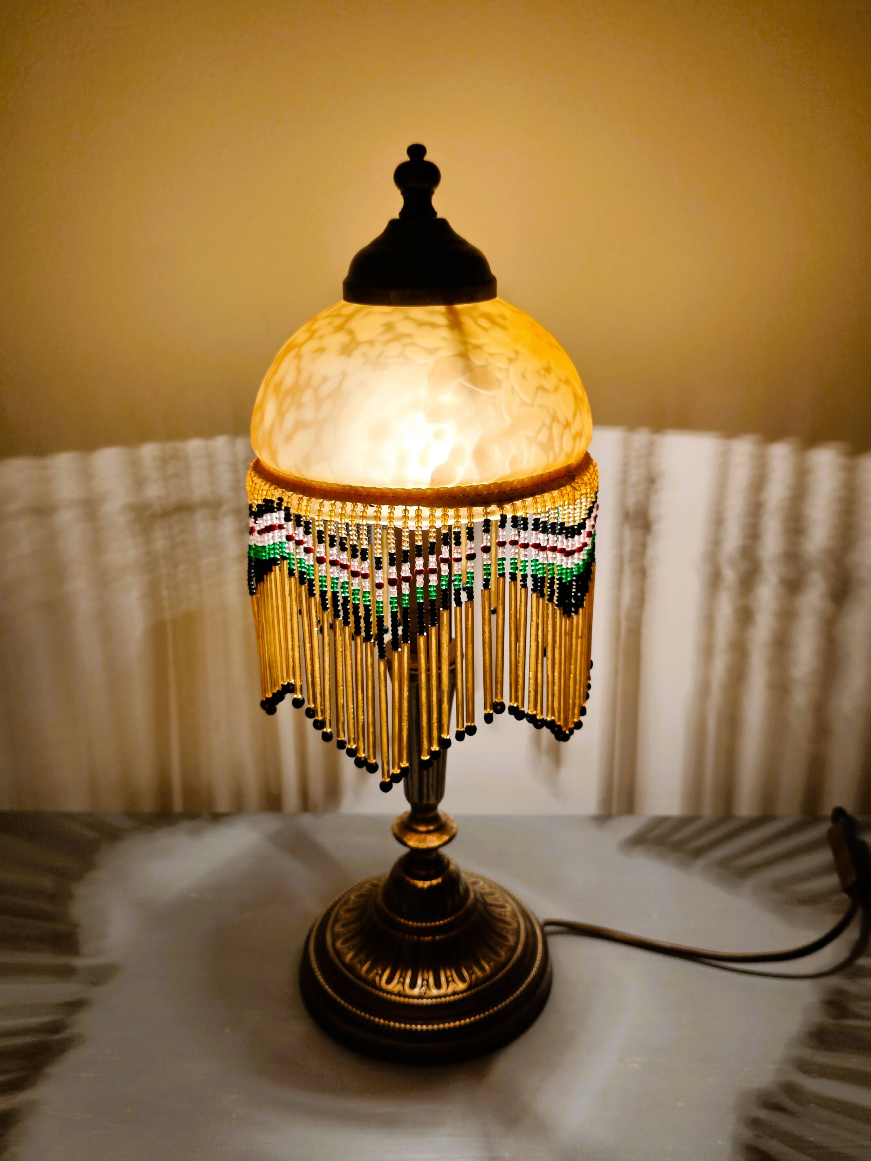 Gold table lamp with pendants