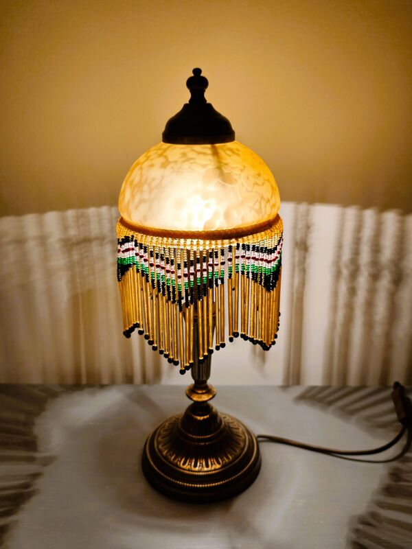 Lampe à poser dorée a pampilles