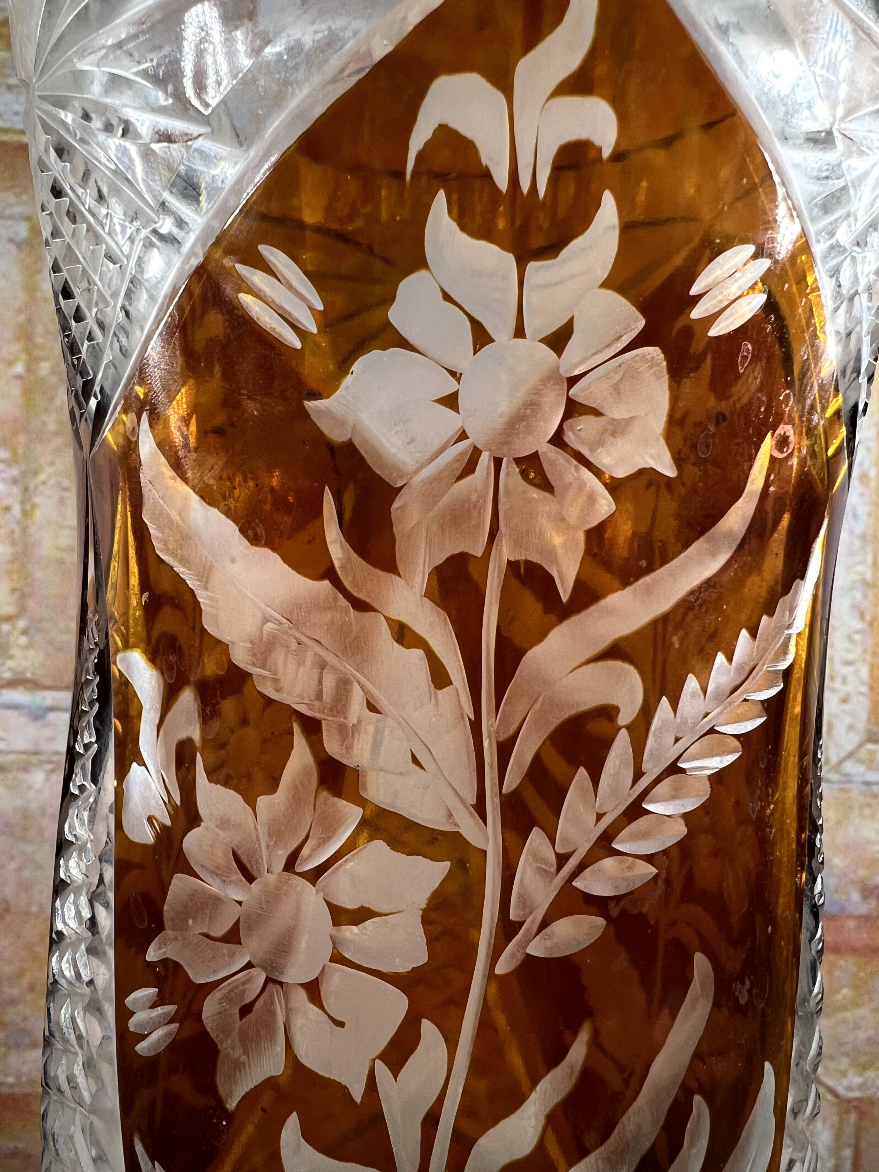 Large amber crystal vase – Engraved floral decoration – 29 cm