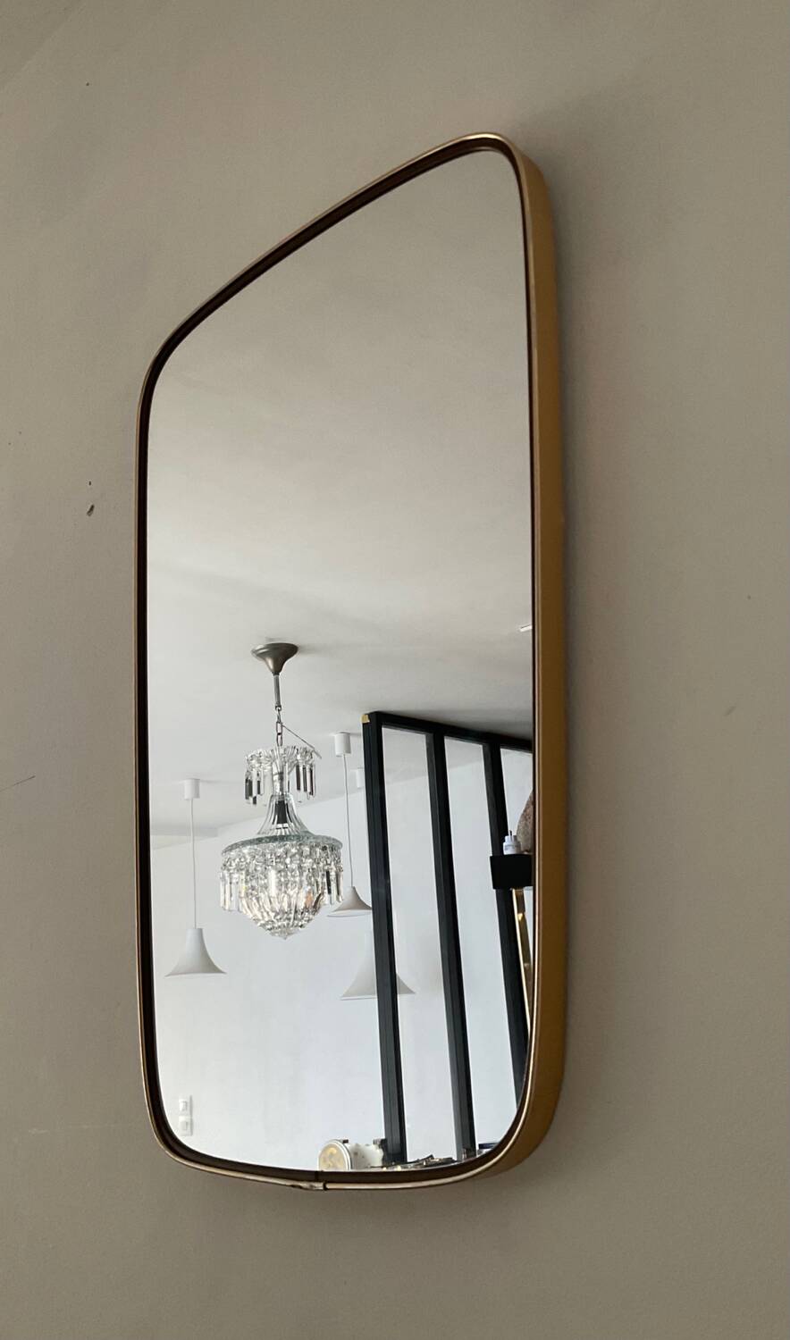 Asymmetrical free-form mirror from the 60s-70s