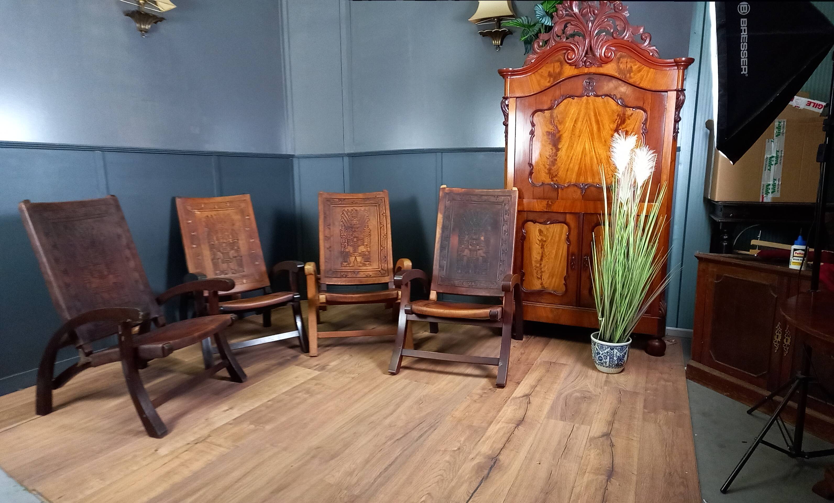 4 chaises en bois et cuir, années 1960
