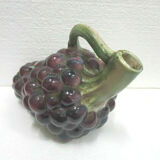 Grape pitcher in dabbling