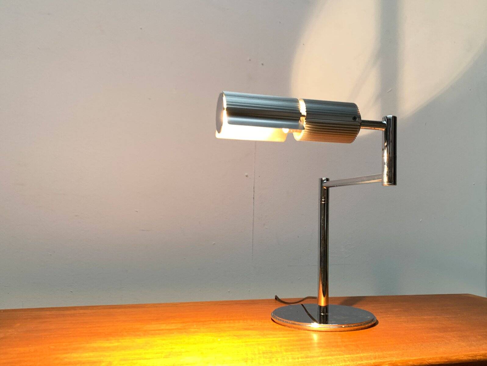 Lampe de table Haloprofil de l'ère spatiale vintage par V. Frauenknecht pour Swisslamps International, années 1970