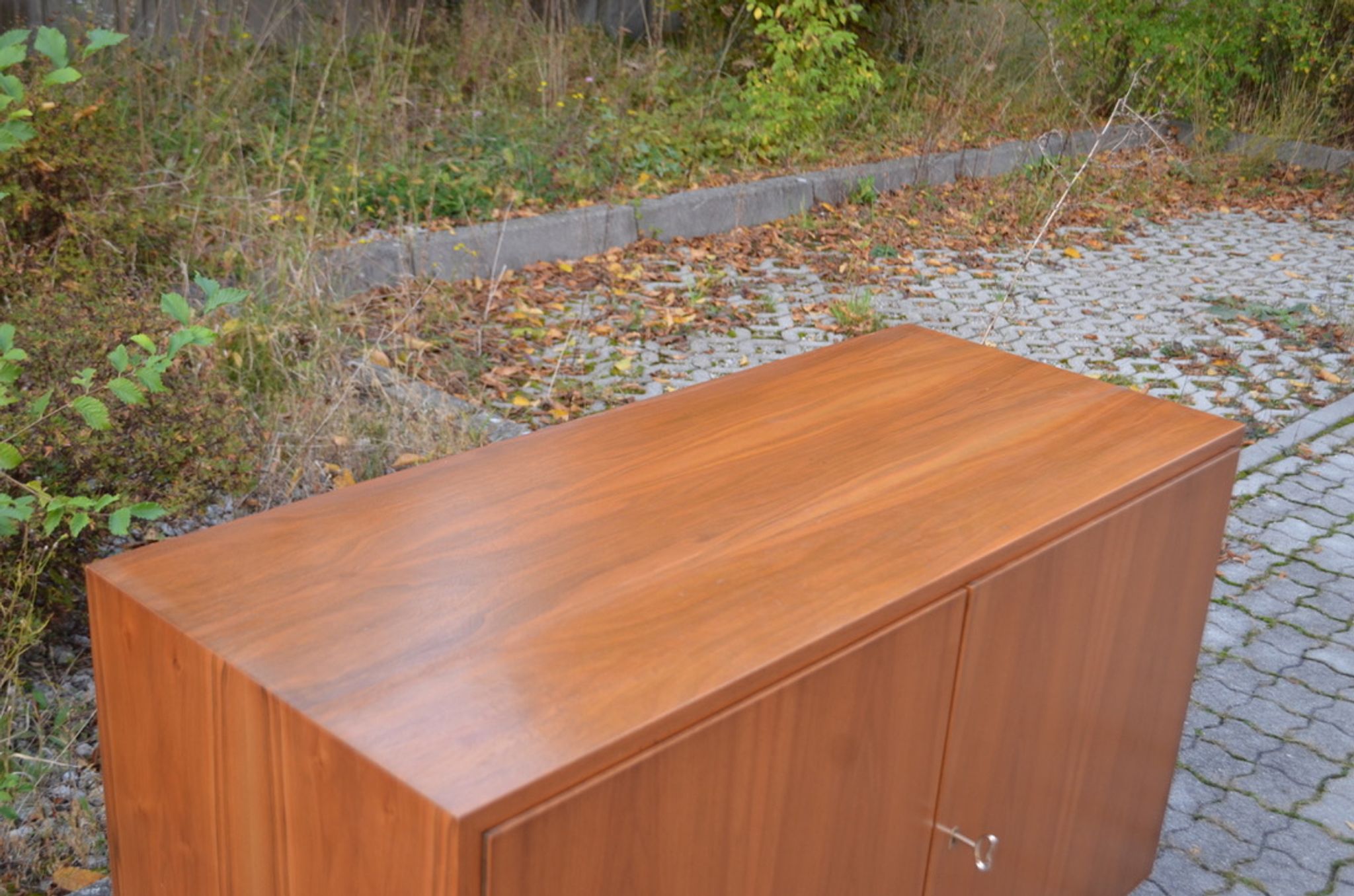 Buffet armoire en noyer