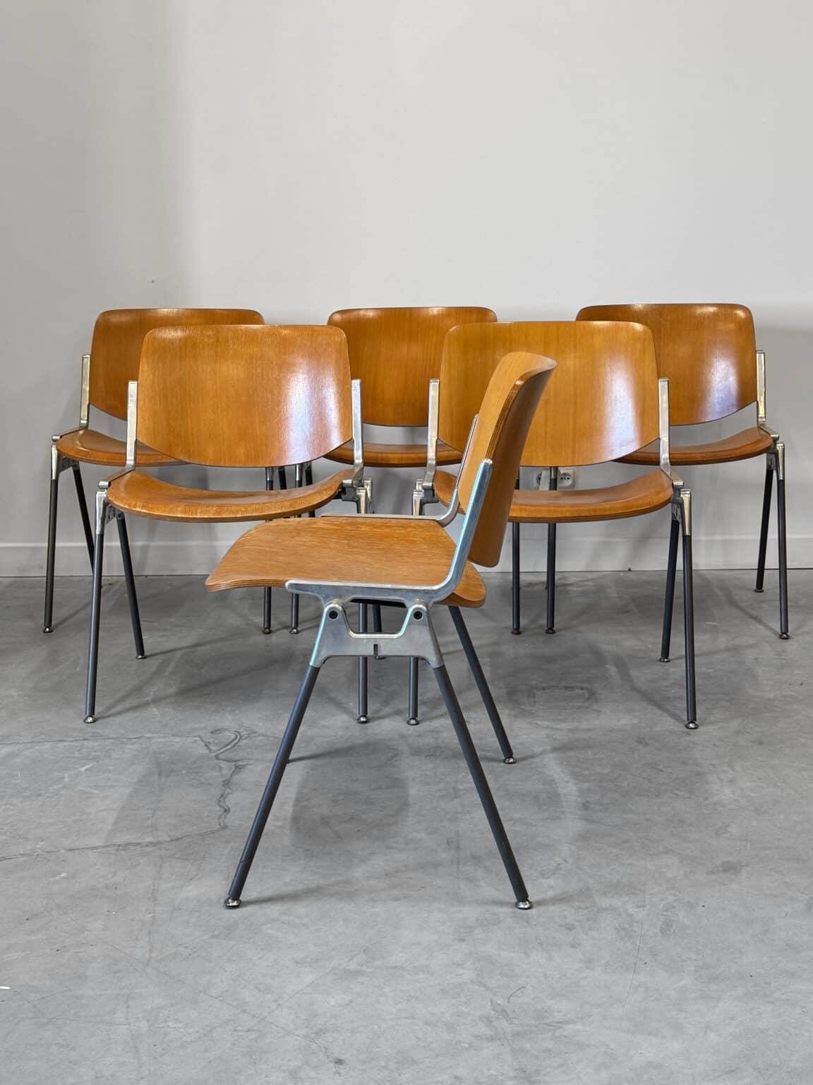 Set of 6 vintage Giancarlo Piretti chairs, model DSC 106