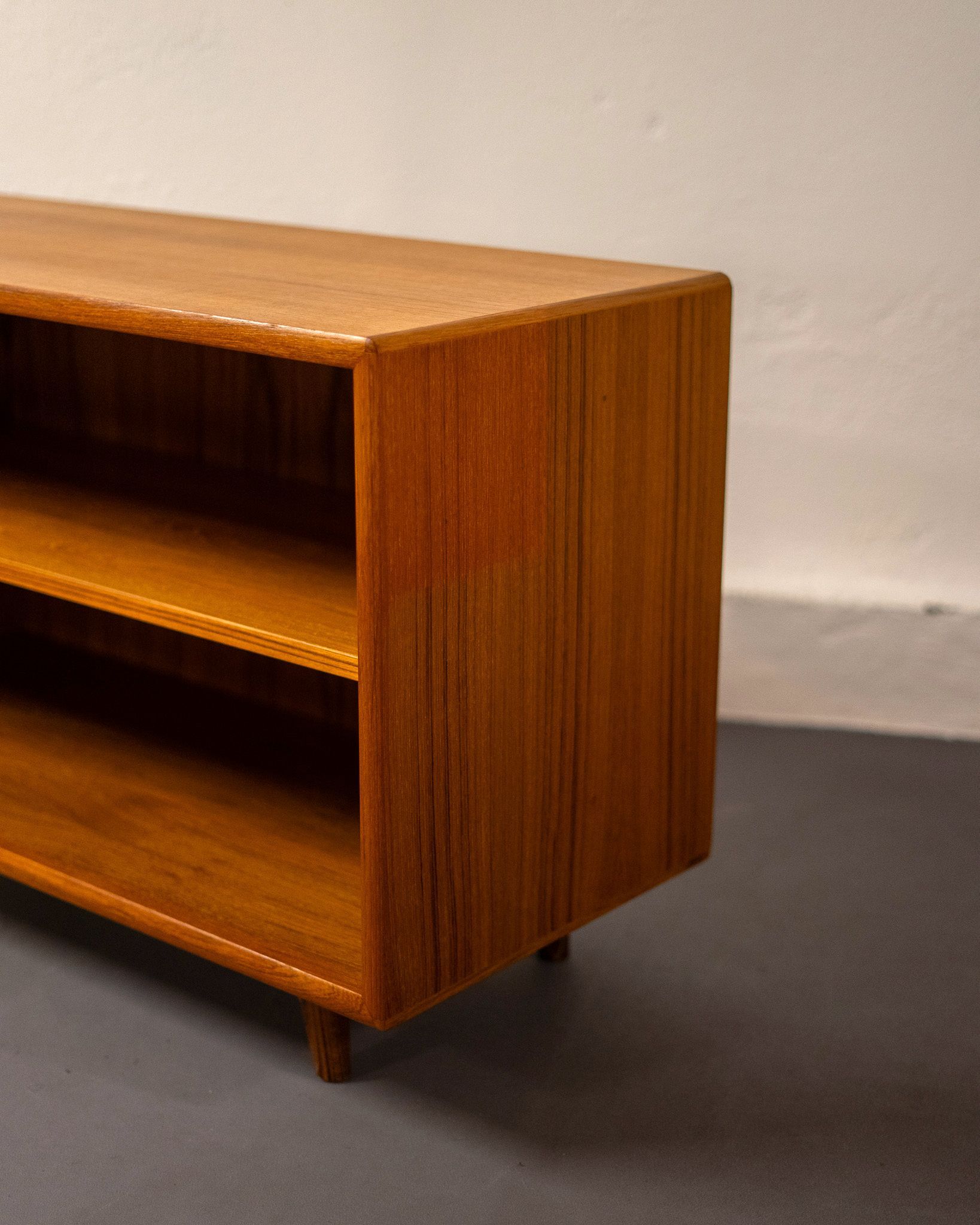 Mid-century low shelf in teak
