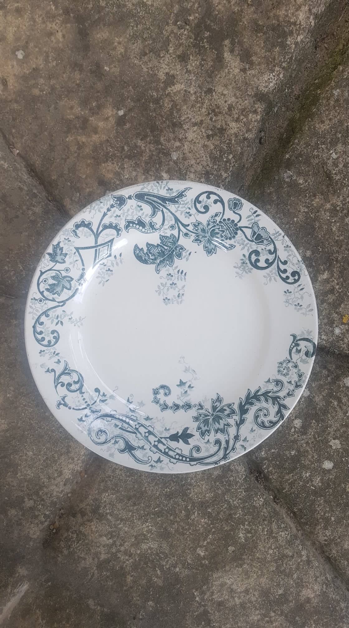 Plate in Iron Earth HB&Cie model Sévigné