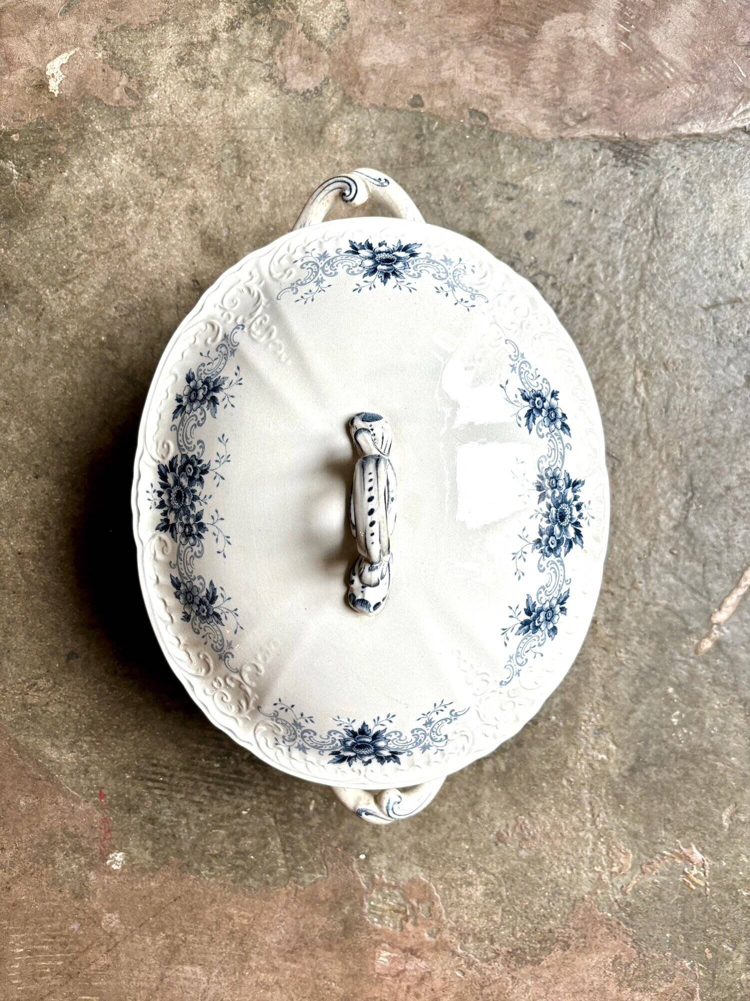 Sarreguemines tureen in iron clay, “Aida” service